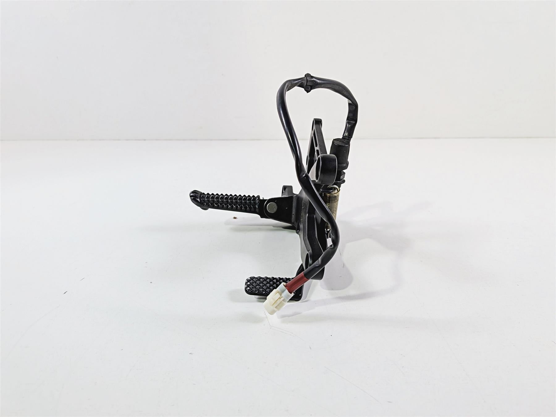 2016 Yamaha YZF R1 RN32 Front Right Foot Peg & Brake Pedal 2CR-27443-00-00 {{ shop.shopifyCountryName }} - Mototech271