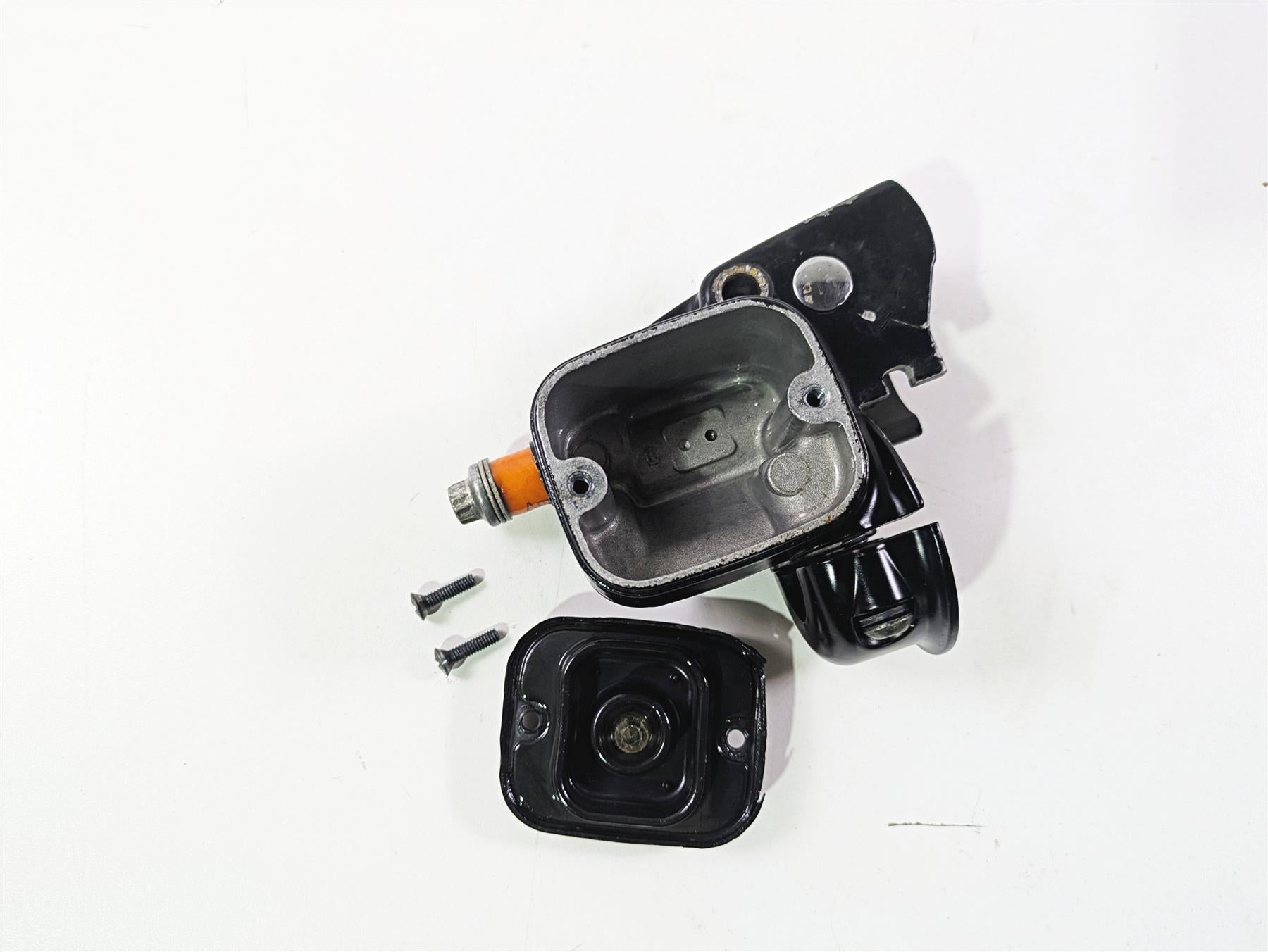 1998 Harley Touring FLHRCI Road King Front Brake Master Cylinder 11/16" 41700737 {{ shop.shopifyCountryName }} - Mototech271
