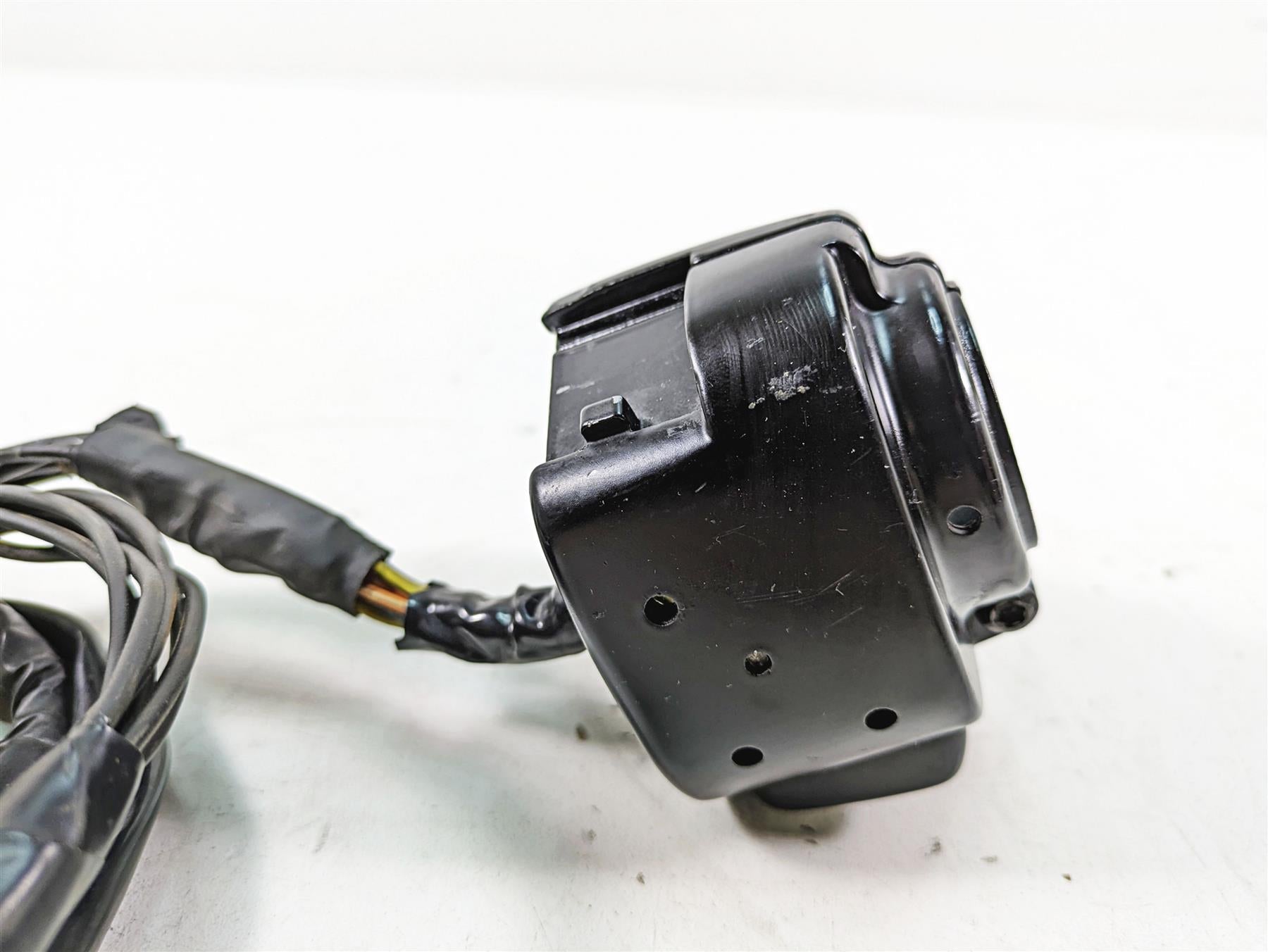 2005 Harley Dyna FXDL Low Rider Left Hand Control Switch - Read 71682-06A {{ shop.shopifyCountryName }} - Mototech271