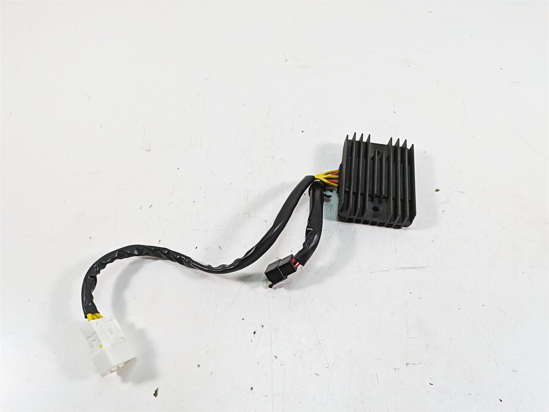 2020 Aprilia Tuono V4 Factory Rectifier Voltage Regulator B043488 SH579JB {{ shop.shopifyCountryName }} - Mototech271