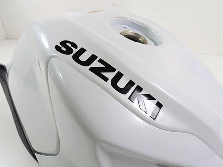 2024 Suzuki GSXR600 Fuel Gas Petrol Tank & Covers White - Nice 44100-14JJ0 {{ shop.shopifyCountryName }} - Mototech271