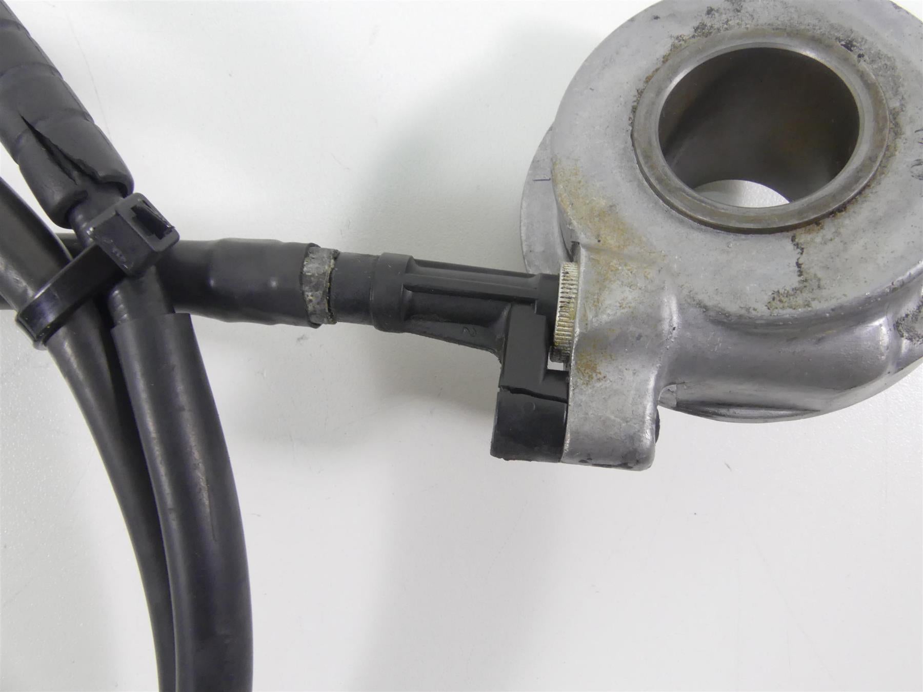 2002 Triumph Bonneville America Speedometer Drive Gear & Spinning Cable T2001160 {{ shop.shopifyCountryName }} - Mototech271