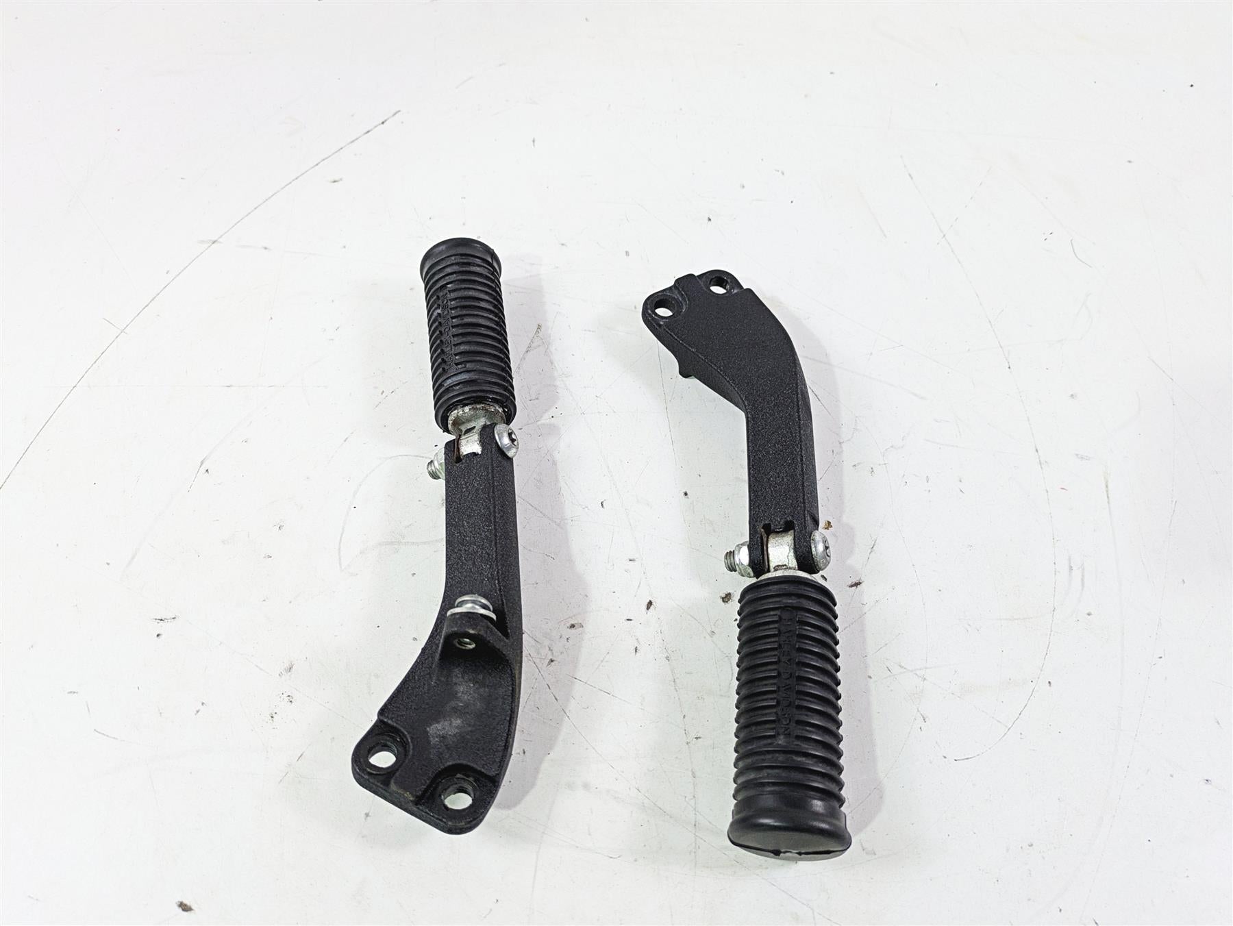 2015 Harley FXDL Dyna Low Rider Passenger Footpeg Foot Pegs 49224-06 49230-06 {{ shop.shopifyCountryName }} - Mototech271