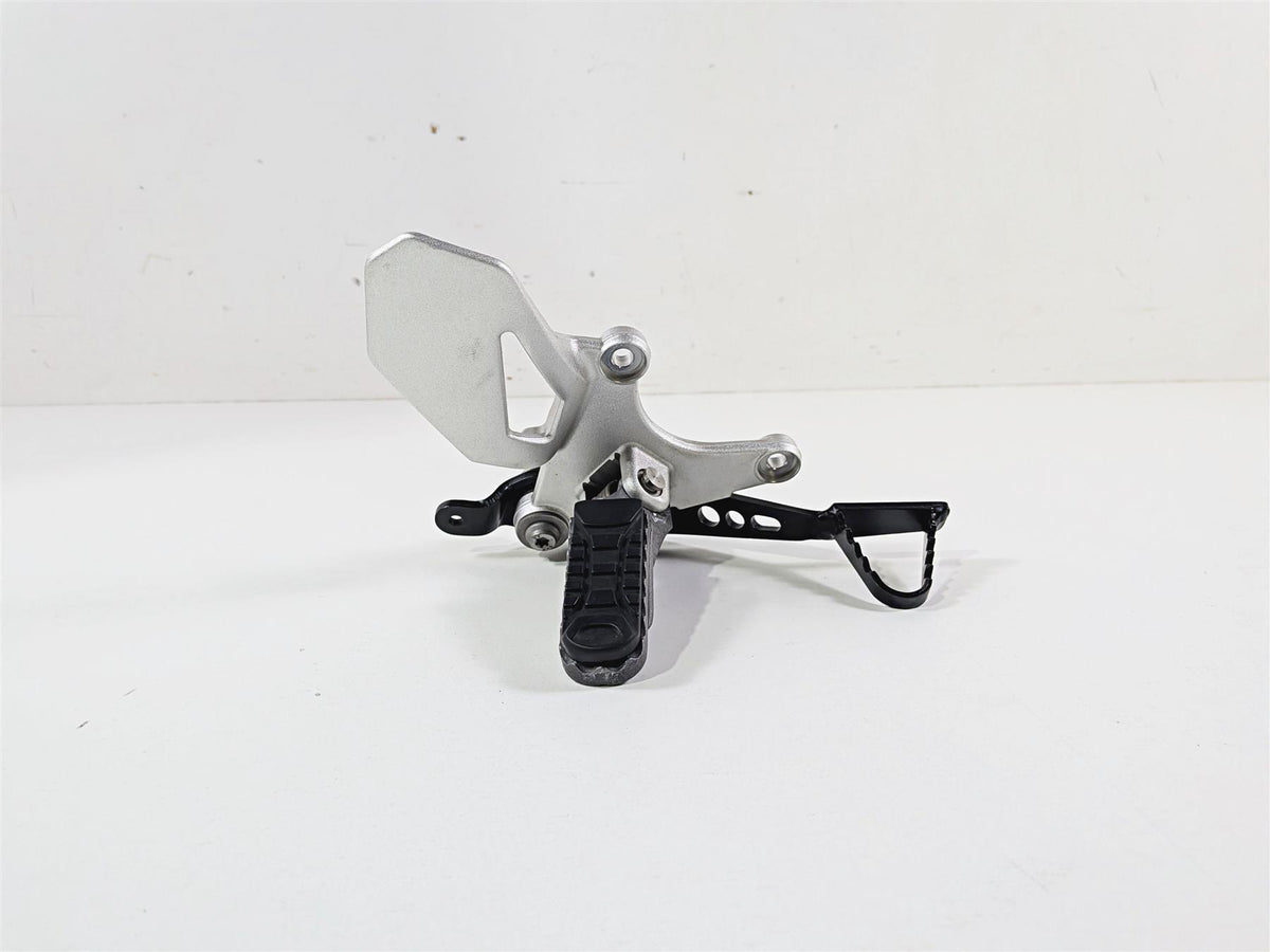 2023 BMW R nineT Scrambler K23 Right Footpeg & Brake Pedal 46719457888 {{ shop.shopifyCountryName }} - Mototech271