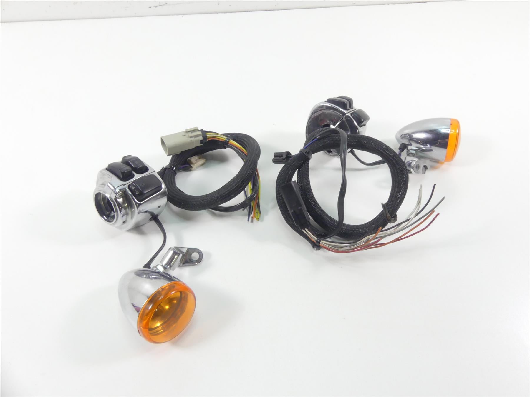 2009 Harley Dyna FXDF SE CVO Fat Bob Chrome Hand Control Switch Set 71682-06A {{ shop.shopifyCountryName }} - Mototech271