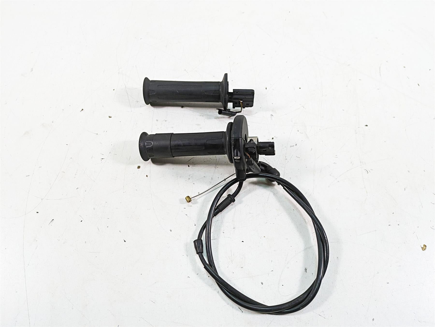 2007 BMW R1200GS K255 Adv Heated Hand Grips Throttle Cable Set 61317727067 {{ shop.shopifyCountryName }} - Mototech271
