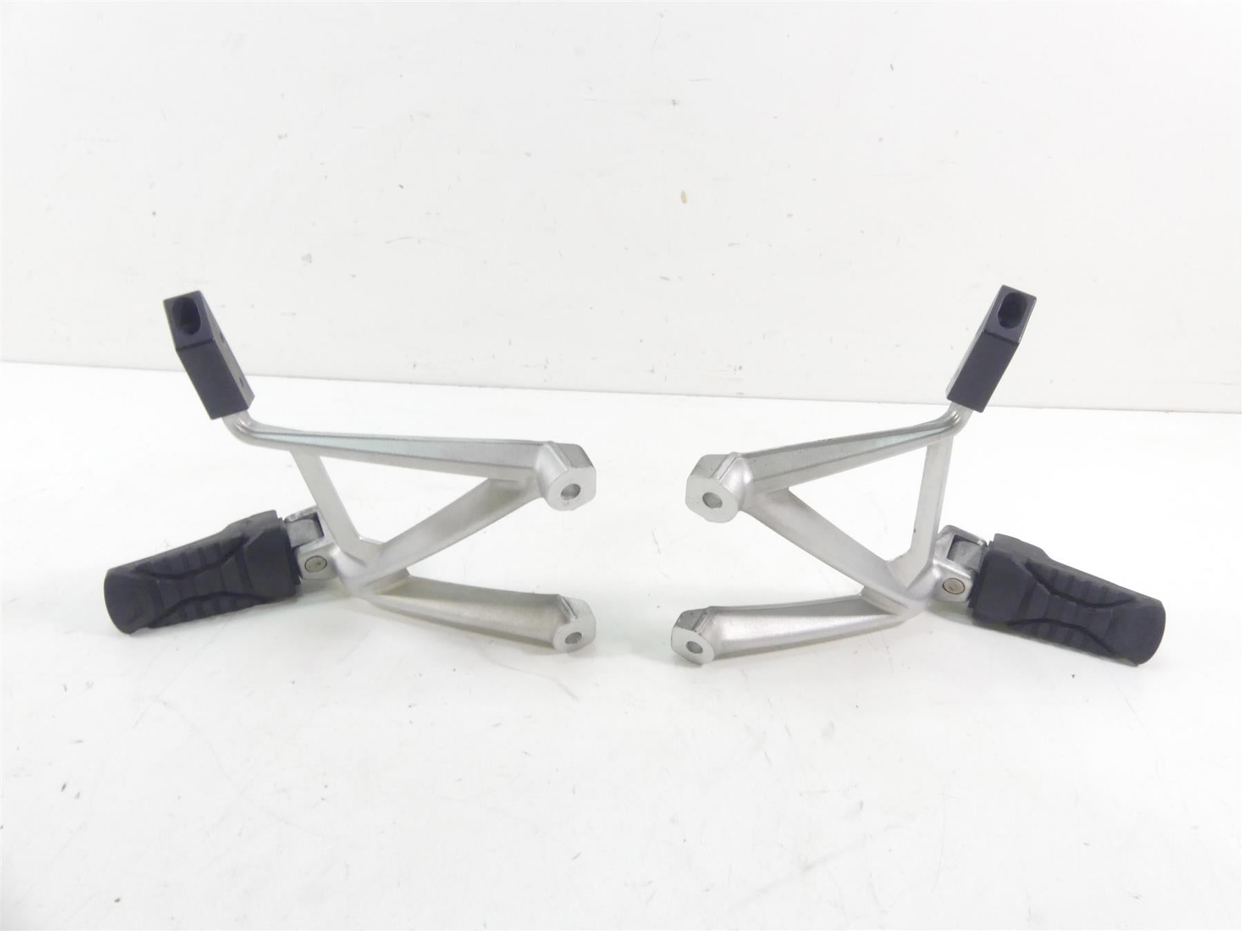 2017 BMW R1200GS GSW K50 Rear Passenger Footpeg Foot Peg Set 46718537907 {{ shop.shopifyCountryName }} - Mototech271