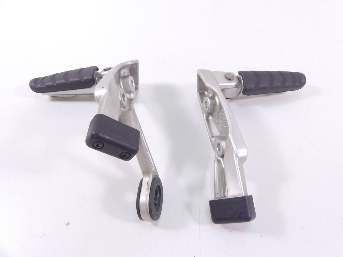 2008 BMW R1200R K27 Rear Passenger Pillion Footpeg Set 46717688780 46717693113 {{ shop.shopifyCountryName }} - Mototech271