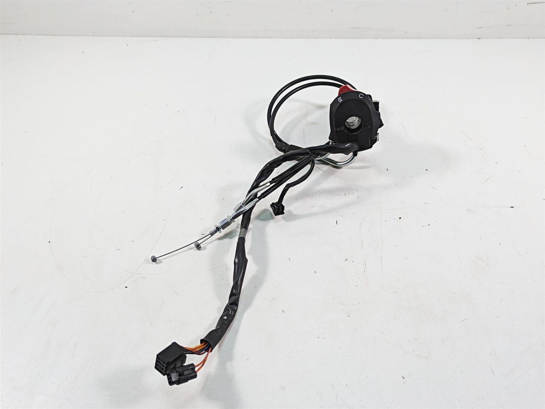 2022 Suzuki GSXR 750 Right Hand Start Kill Control Switch 37200-47H30 {{ shop.shopifyCountryName }} - Mototech271