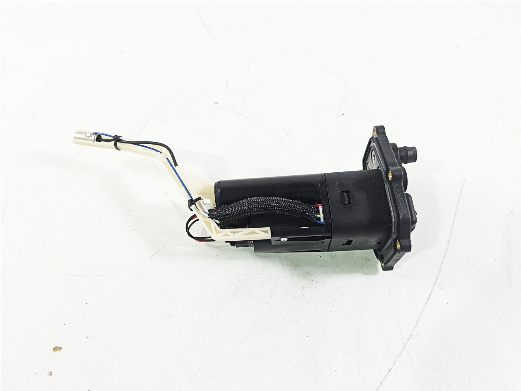 2015 Ducati Hypermotard 821 SP Fuel Gas Petrol Pump - Tested 16024281A {{ shop.shopifyCountryName }} - Mototech271