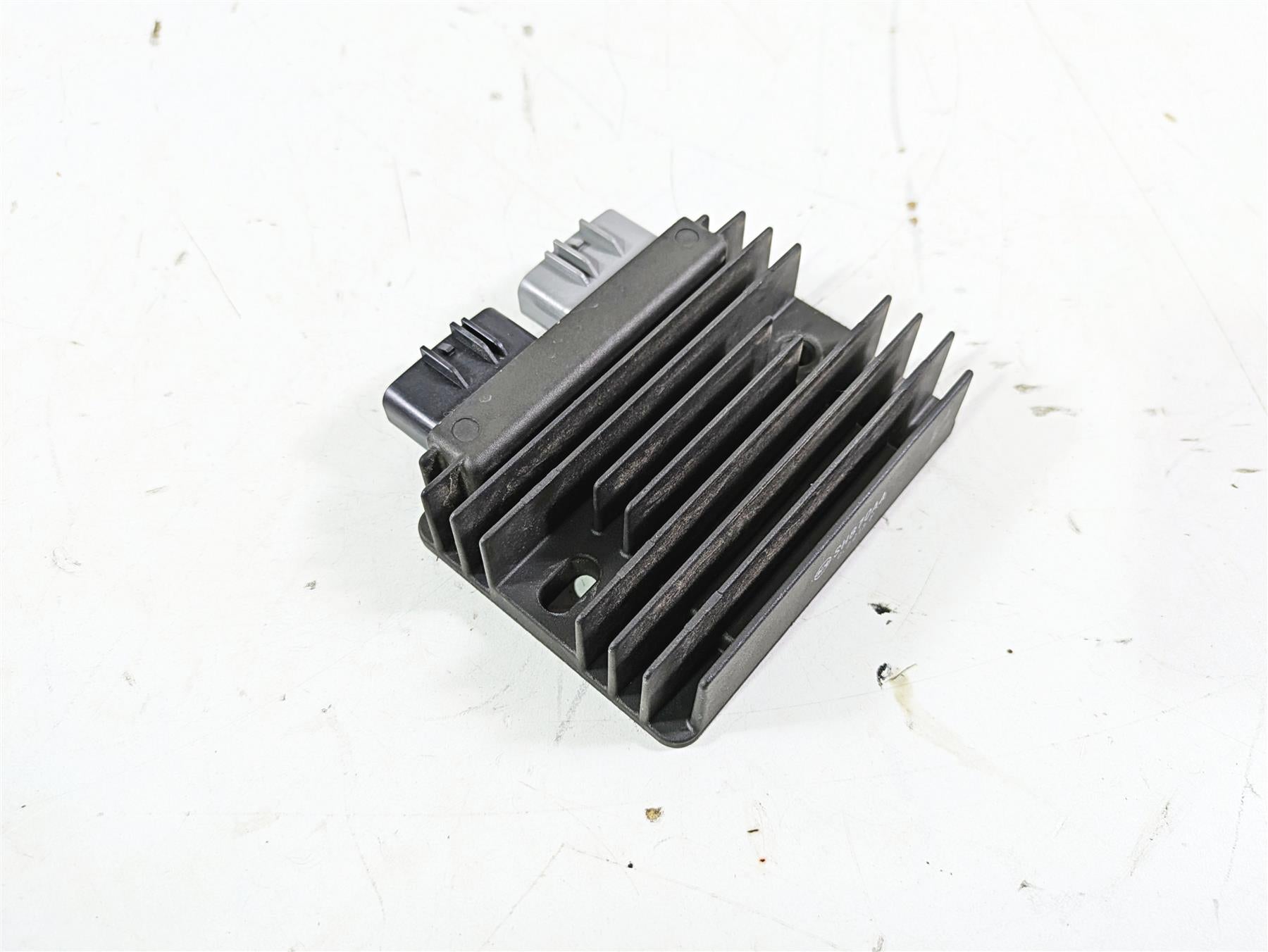 2021 Aprilia RS660 Rectifier Voltage Regulator 1A012332 SH870AA {{ shop.shopifyCountryName }} - Mototech271