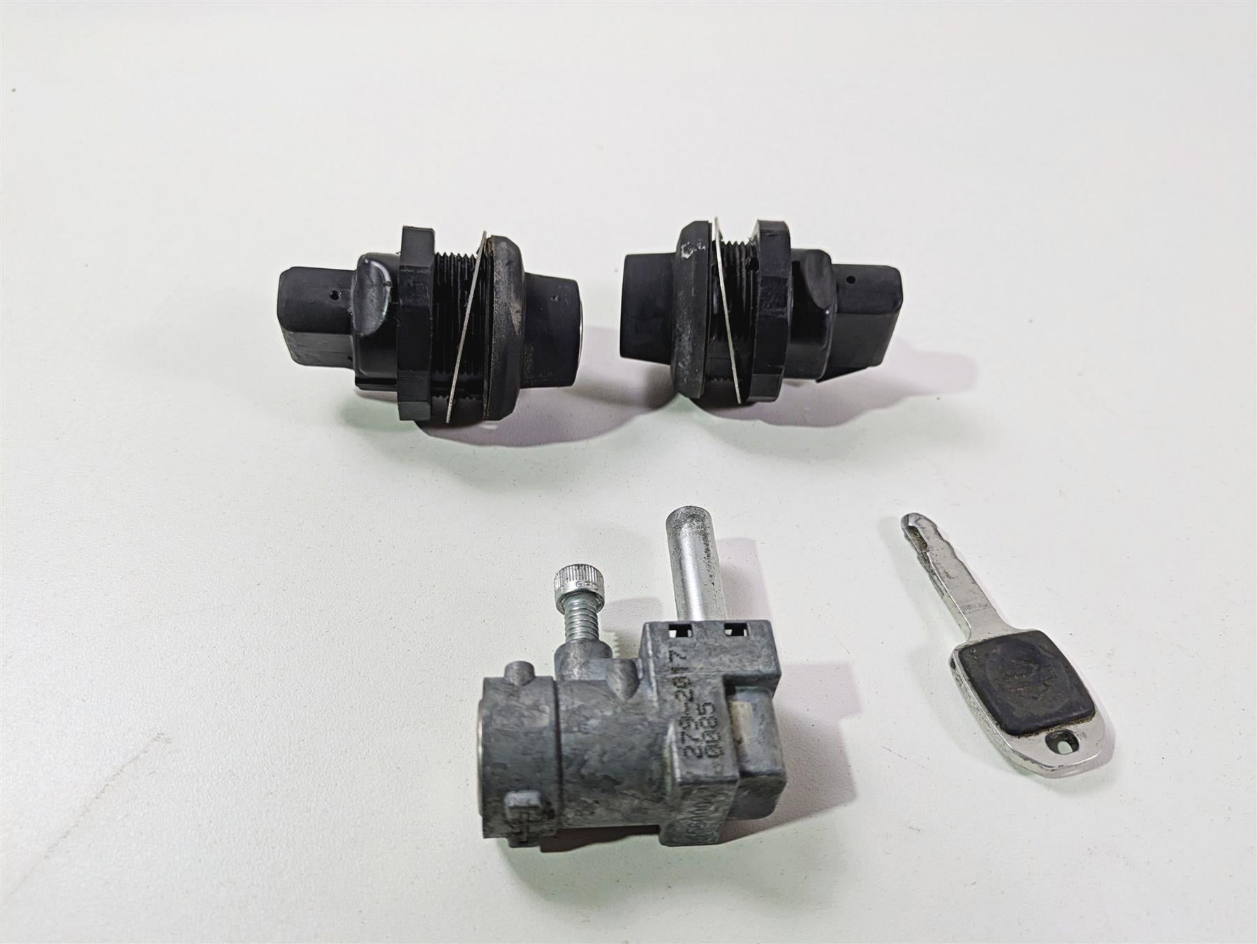 2018 Harley FLHCS Softail Heritage 115th Key Lock Set 45600056 {{ shop.shopifyCountryName }} - Mototech271
