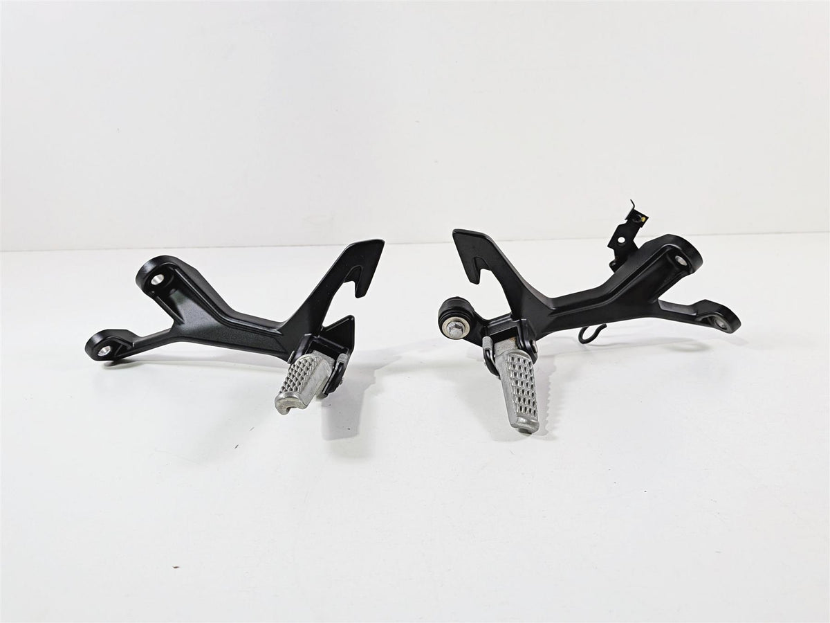 2024 Kawasaki EX500 Ninja 40th An. Rear Passenger Foot Peg 35063-1408 35063-1409 {{ shop.shopifyCountryName }} - Mototech271