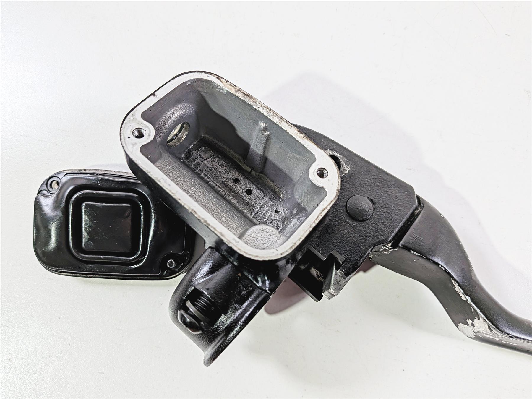 2022 Harley Softail FXLRST Low Rider Front Brake Master Cylinder 5/8" 41700492 {{ shop.shopifyCountryName }} - Mototech271