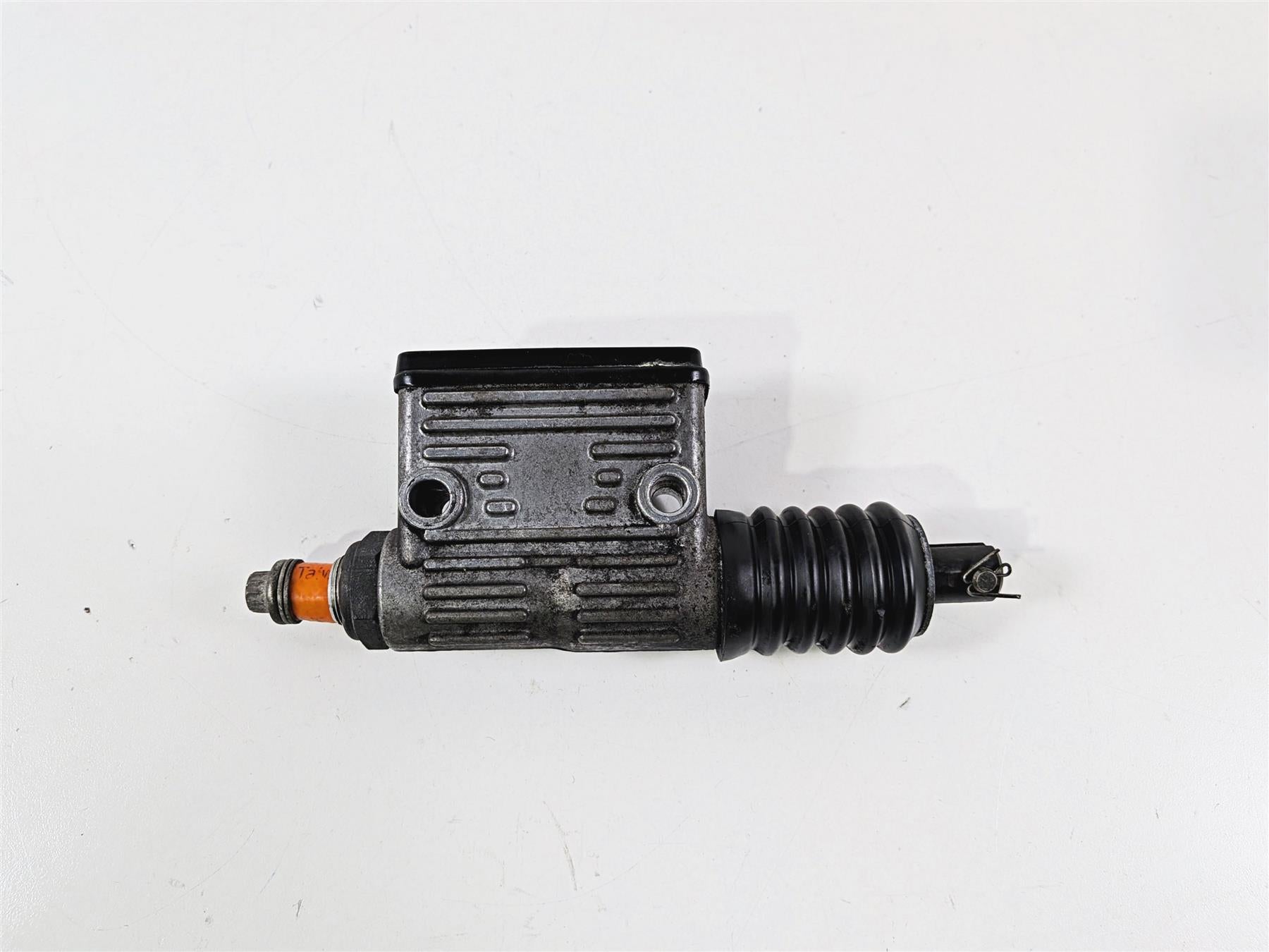 1996 Harley FLSTC Softail Heritage Rear Brake Master Cylinder 42468-87E {{ shop.shopifyCountryName }} - Mototech271