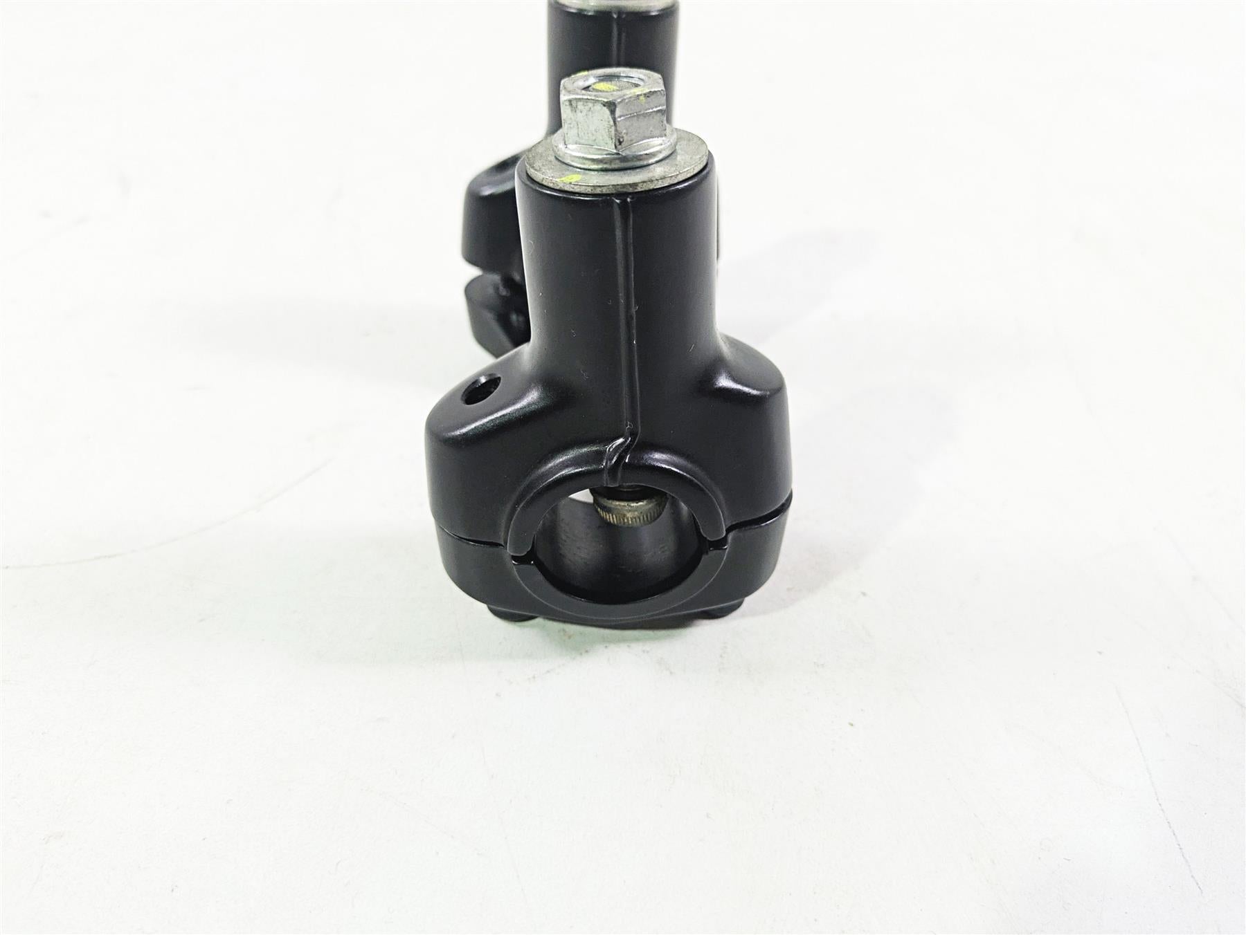 2015 Ducati Hypermotard 821 SP Handlebar Risers Holder Set 36011431AA {{ shop.shopifyCountryName }} - Mototech271