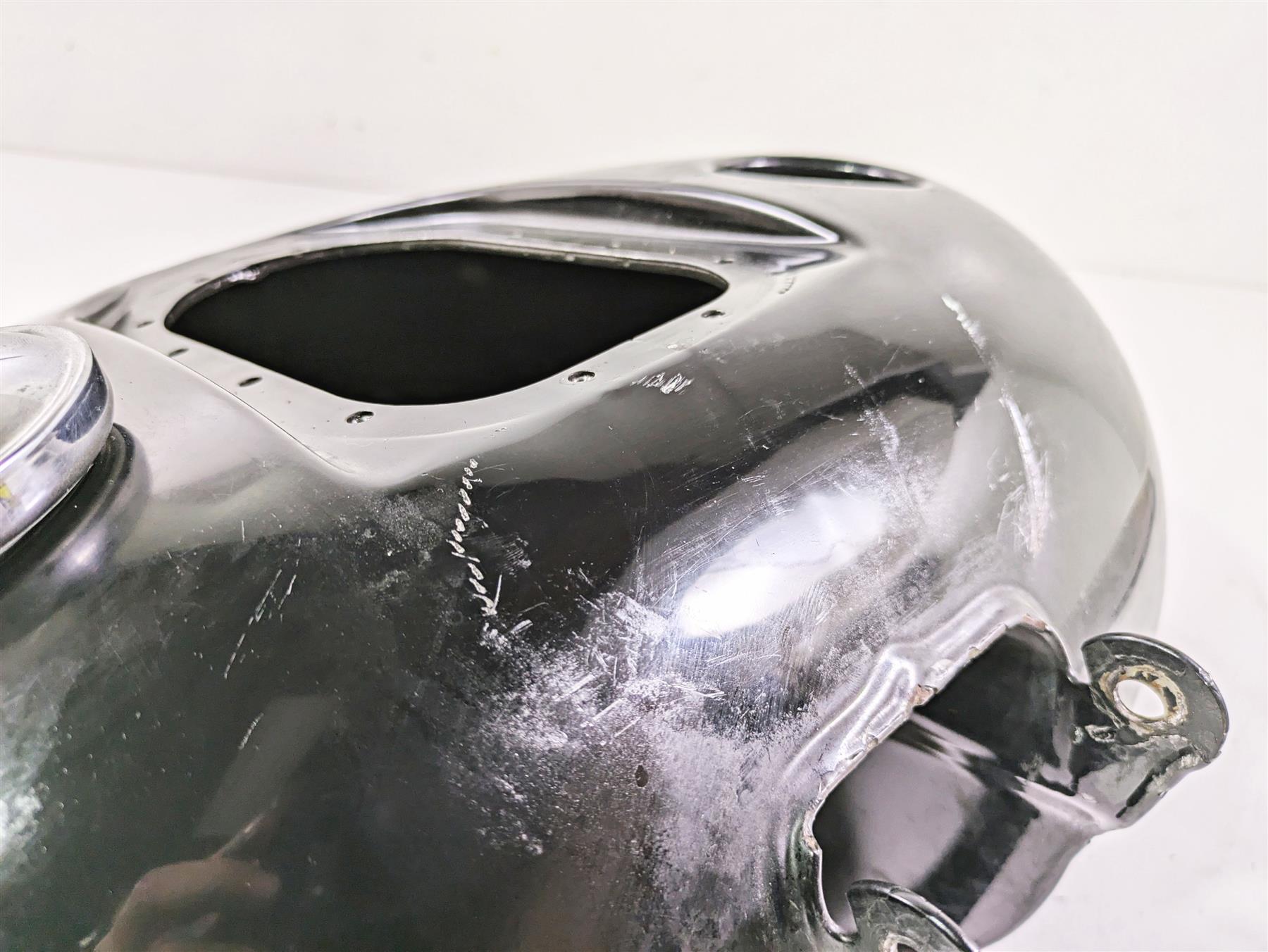 2016 Harley FXDL Dyna Low Rider Fuel Gas Petrol Tank - No Dent 61593-10 {{ shop.shopifyCountryName }} - Mototech271