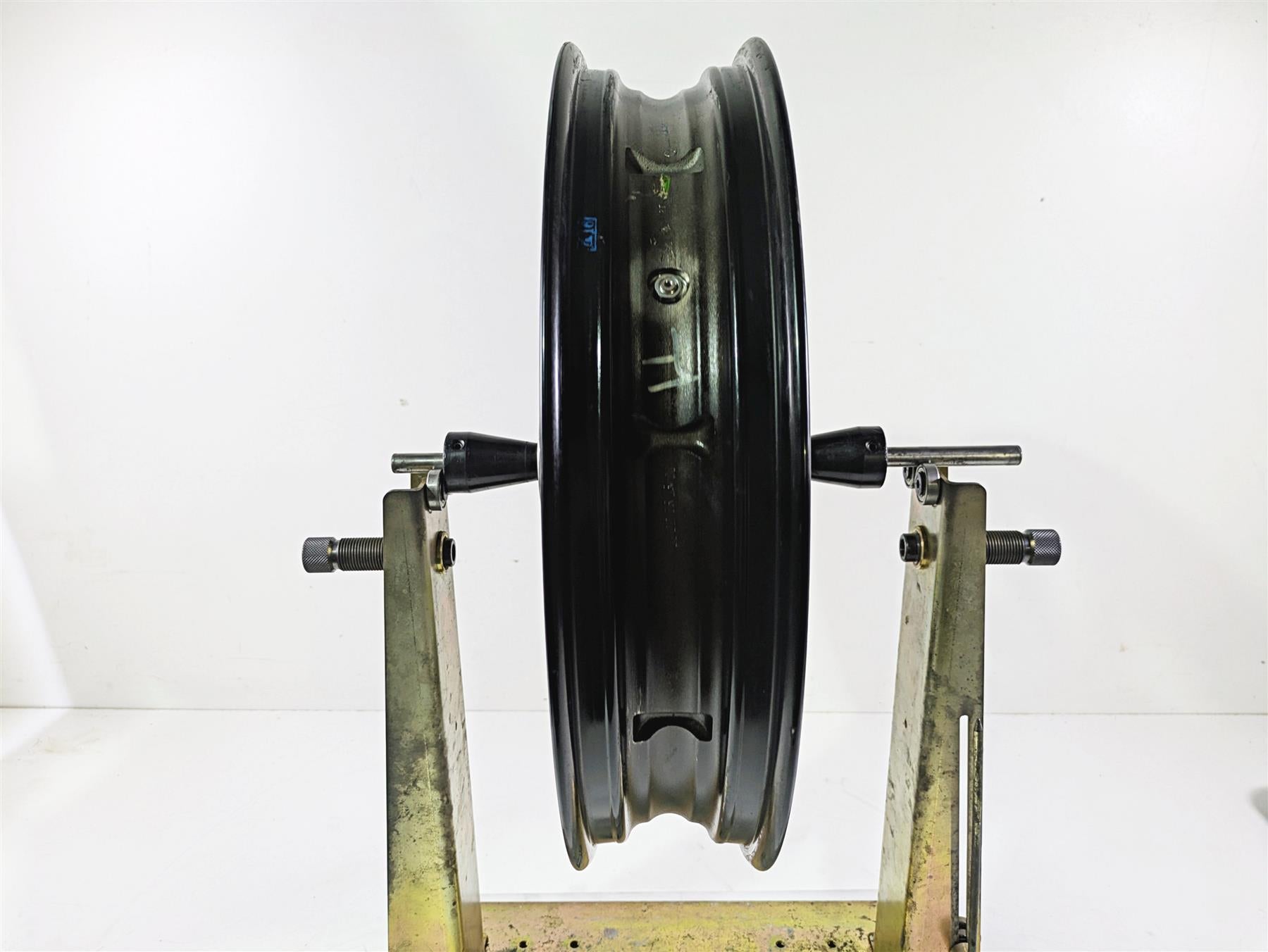 2017 Indian Chieftain Limited Straight Front Wheel Rim 19x3.5 1523059 {{ shop.shopifyCountryName }} - Mototech271