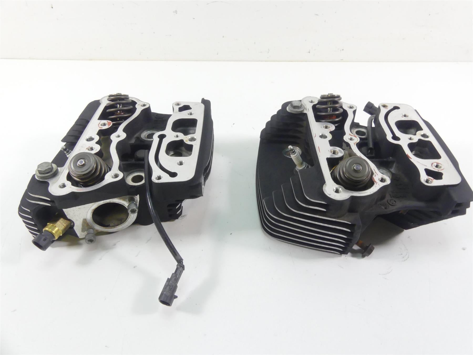 2013 Harley Touring FLHX Street Glide Cylinderhead Cylinder Head Set 17193-06A {{ shop.shopifyCountryName }} - Mototech271