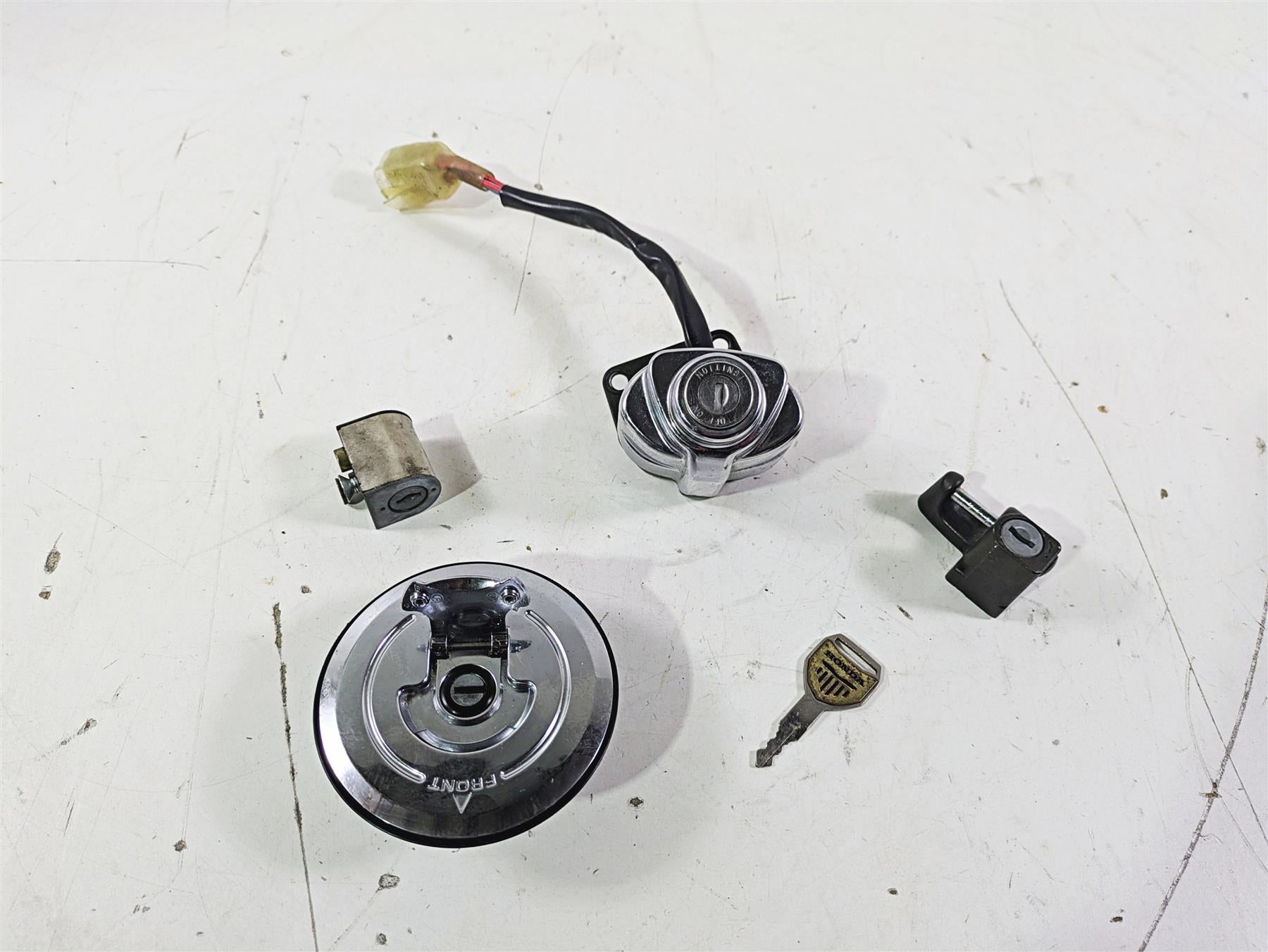 2002 Honda V-Twin VTX1800 C Ignition Switch Key Lock Set 35100-MCH-000 {{ shop.shopifyCountryName }} - Mototech271