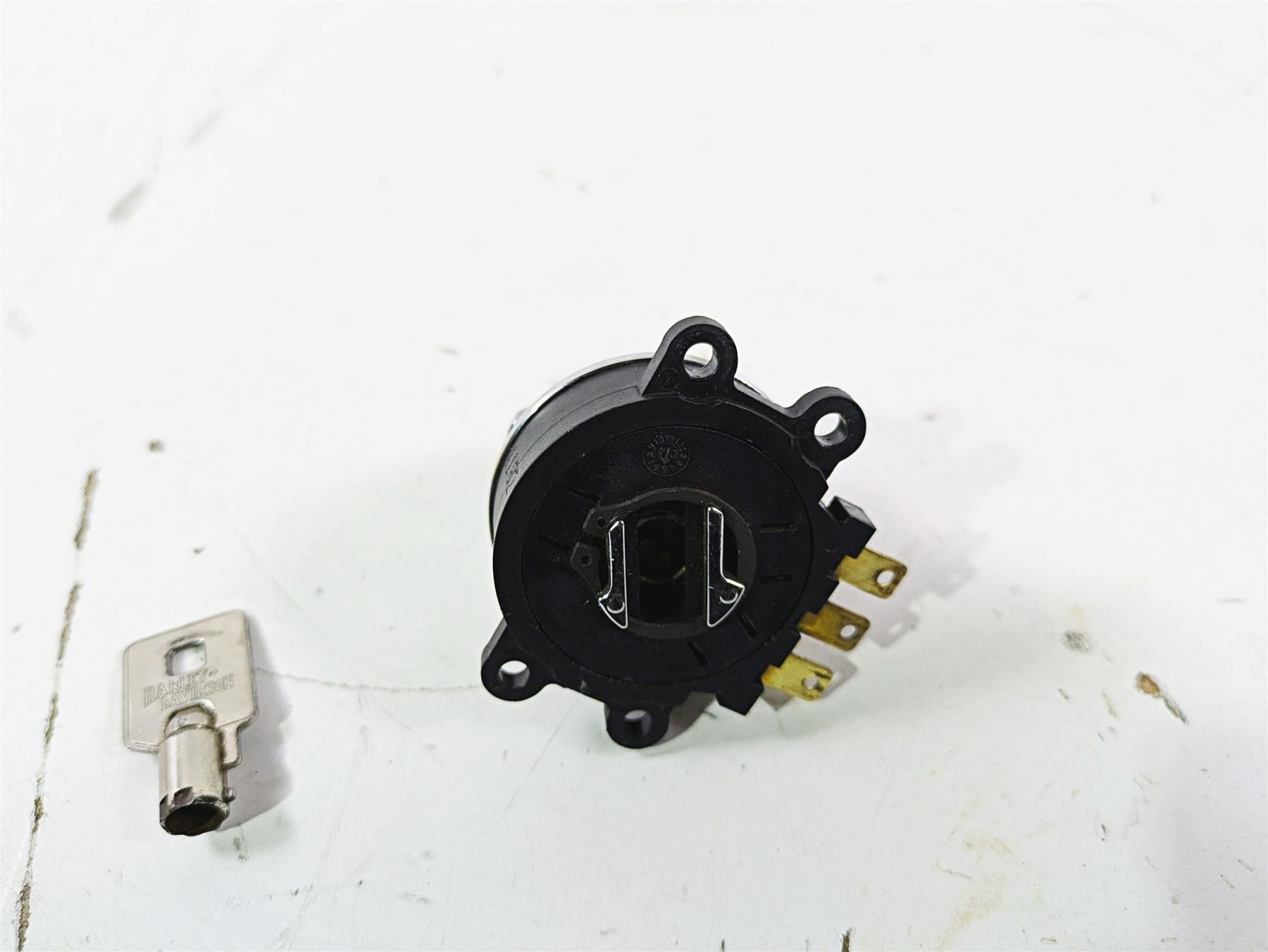 2005 Harley Softail FLSTSCI Heritage Springer Ignition Switch Key Lock 71450-04 {{ shop.shopifyCountryName }} - Mototech271