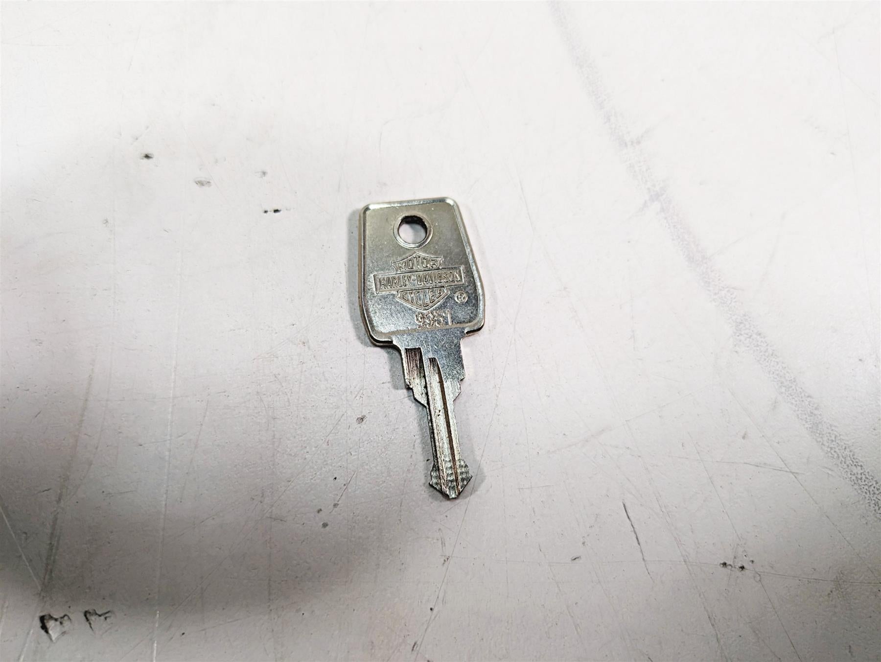 2006 Harley Softail FXSTSI Springer Chrome Fuel Gas Cap & Key {{ shop.shopifyCountryName }} - Mototech271