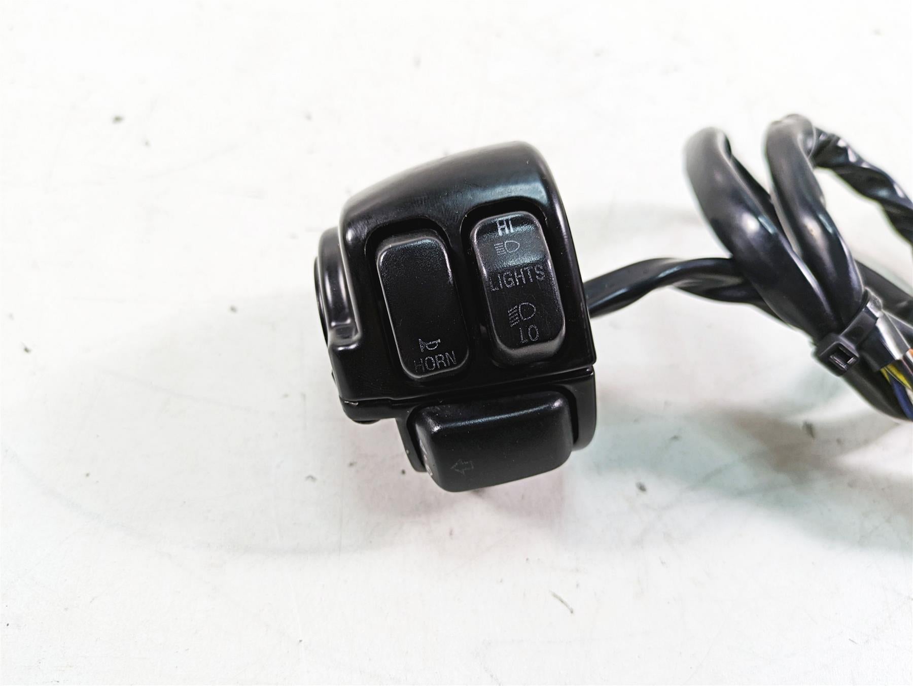 2007 Harley Sportster XL1200 C Left Hand Turn Signal Control Switch 71682-06A {{ shop.shopifyCountryName }} - Mototech271