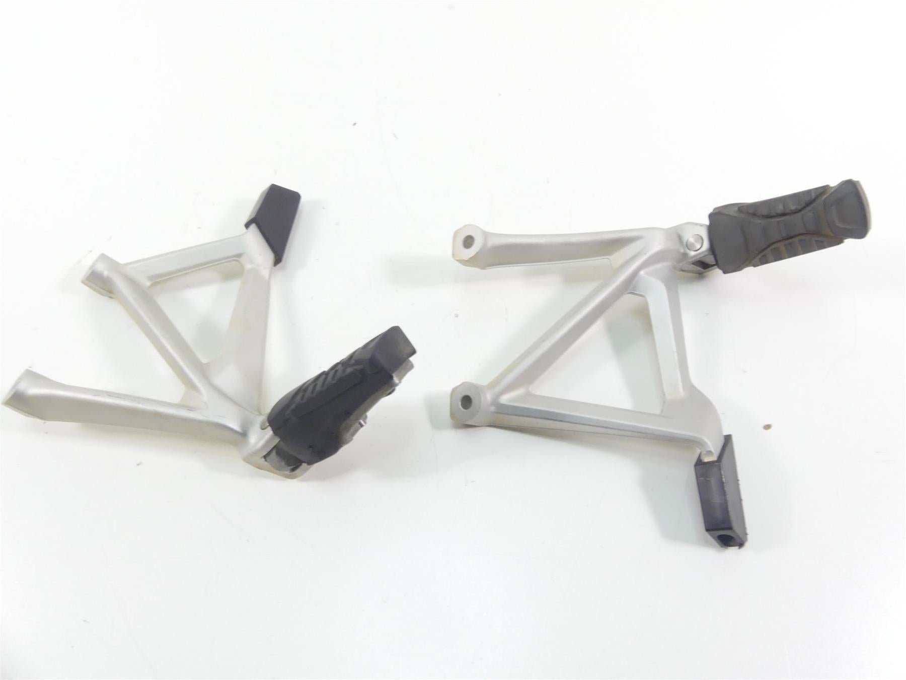 2013 BMW R1200GS GSW K50 Rear Passenger Footpeg Vario Case Set 46718532617 46718532616 {{ shop.shopifyCountryName }} - Mototech271