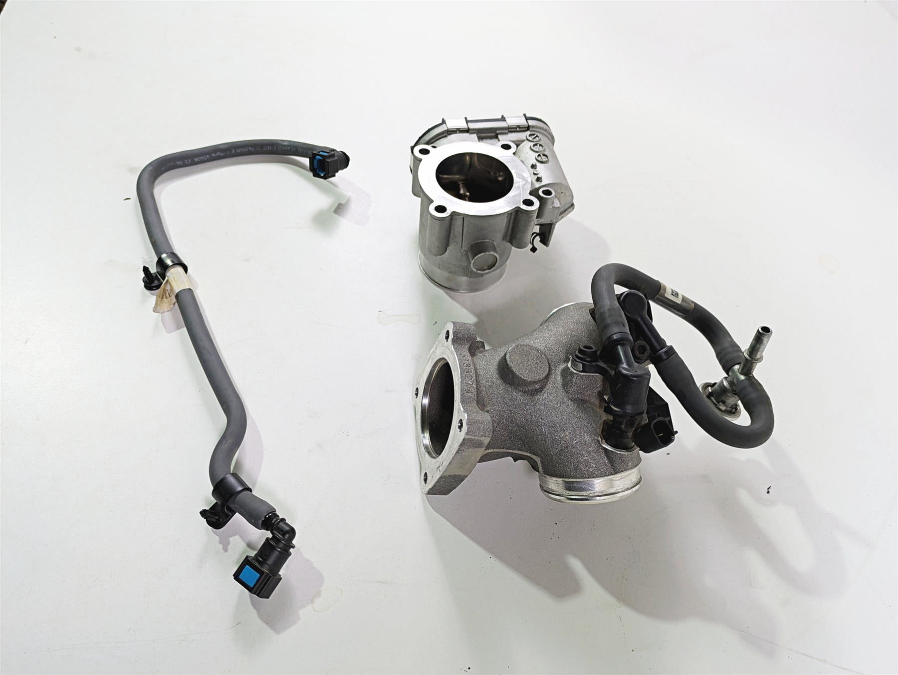 2016 Indian Chief Classic Throttle Body & Intake Manifold 5138214 1204685 {{ shop.shopifyCountryName }} - Mototech271