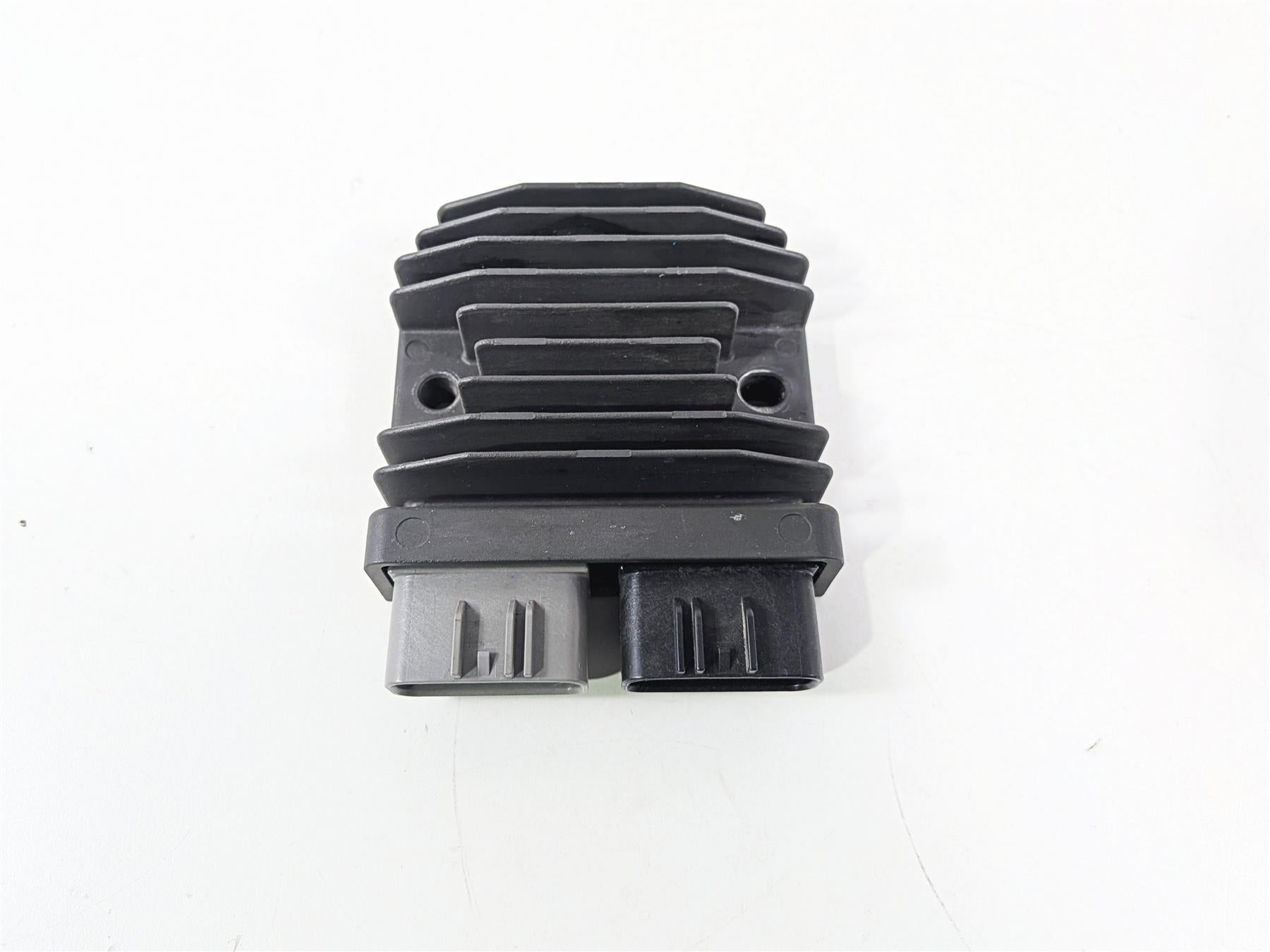 2023 Yamaha MT10 MTN1000 Rectifier Voltage Regulator 1D7-81960-10-00 FH027AA {{ shop.shopifyCountryName }} - Mototech271