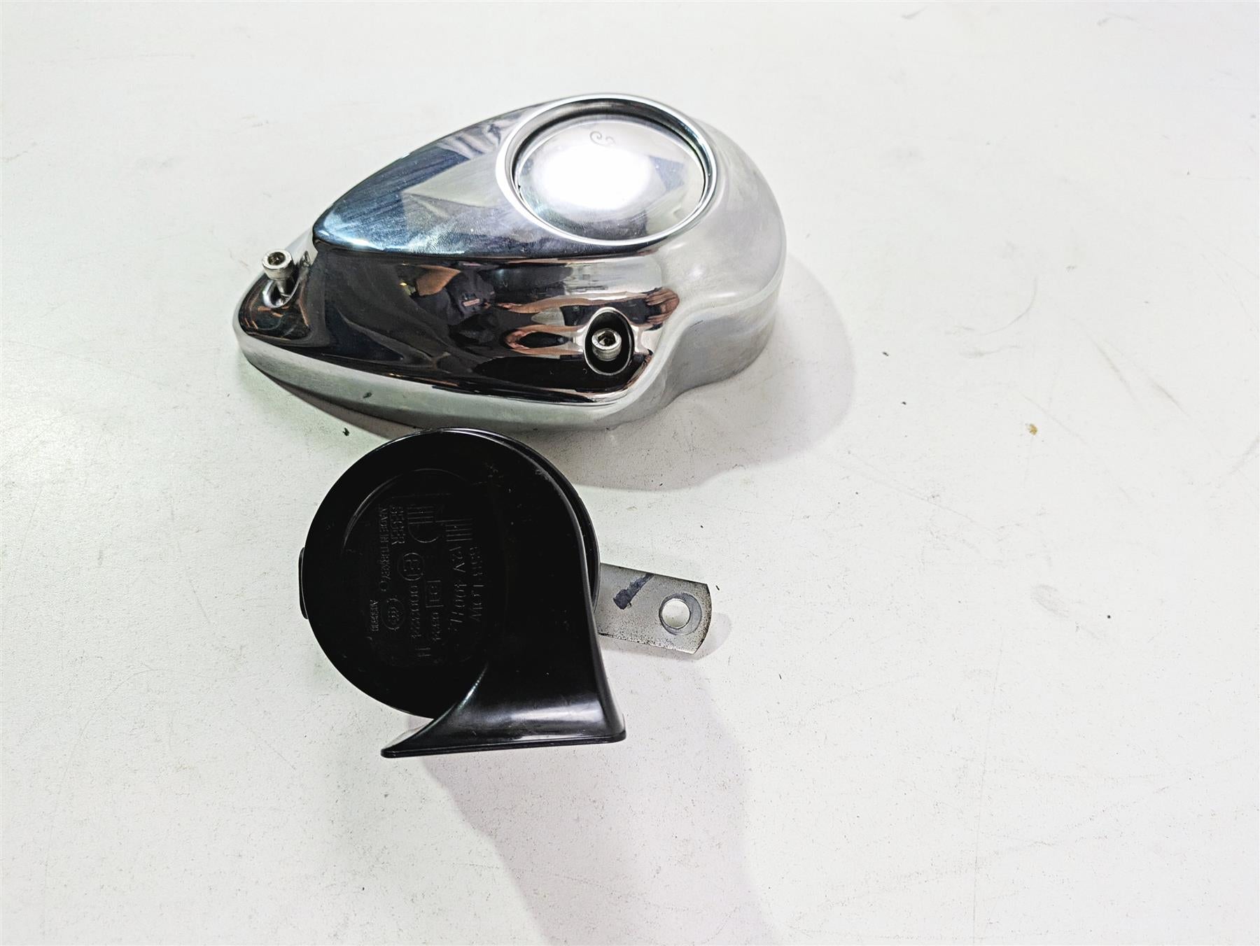 2017 Indian Chieftain Limited Horn With Chrome Cover 5632900 {{ shop.shopifyCountryName }} - Mototech271