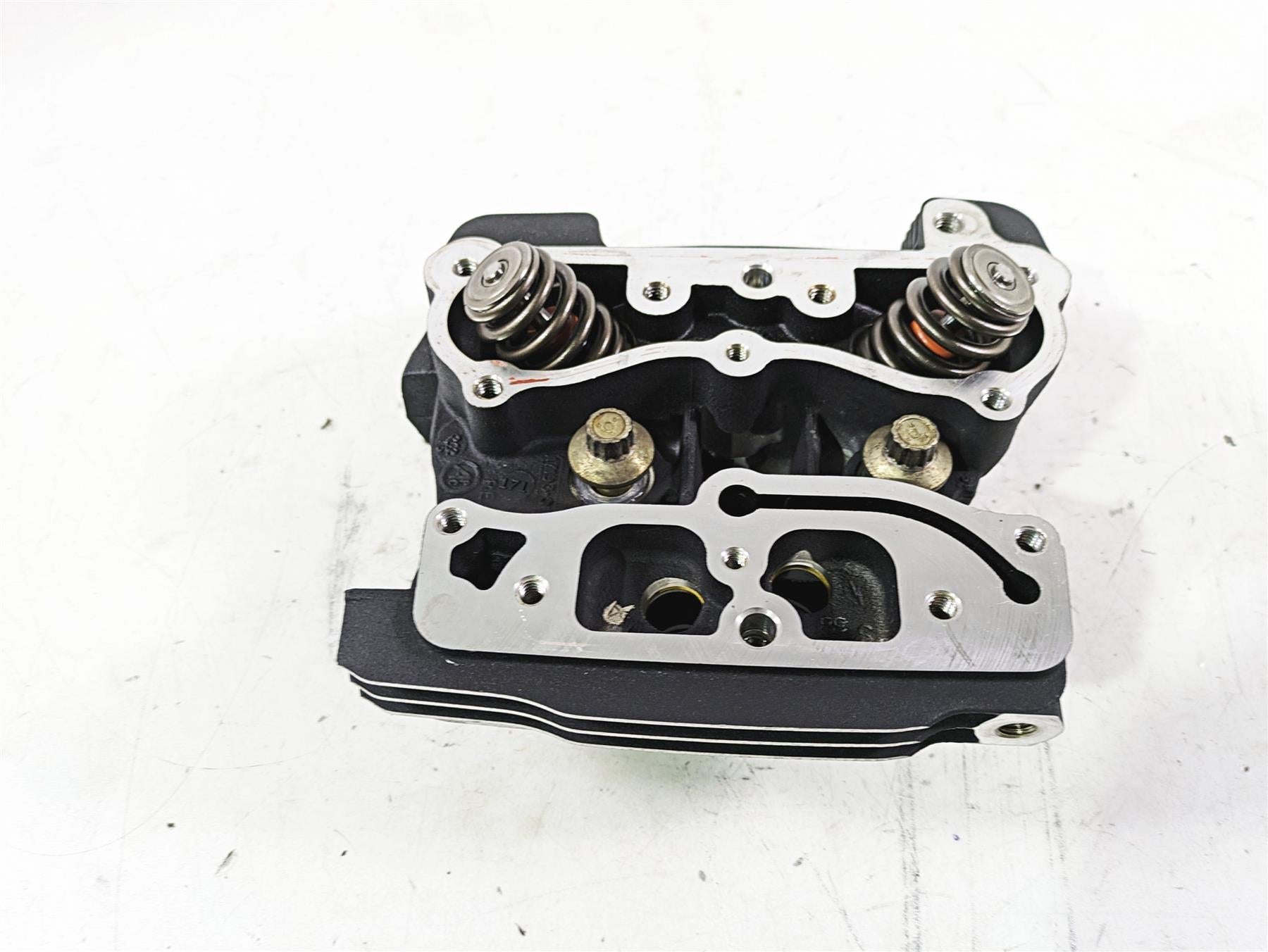 2015 Harley Touring FLHXS Street Glide Rear Cylinder Head Cylinderhead 17729-08 {{ shop.shopifyCountryName }} - Mototech271