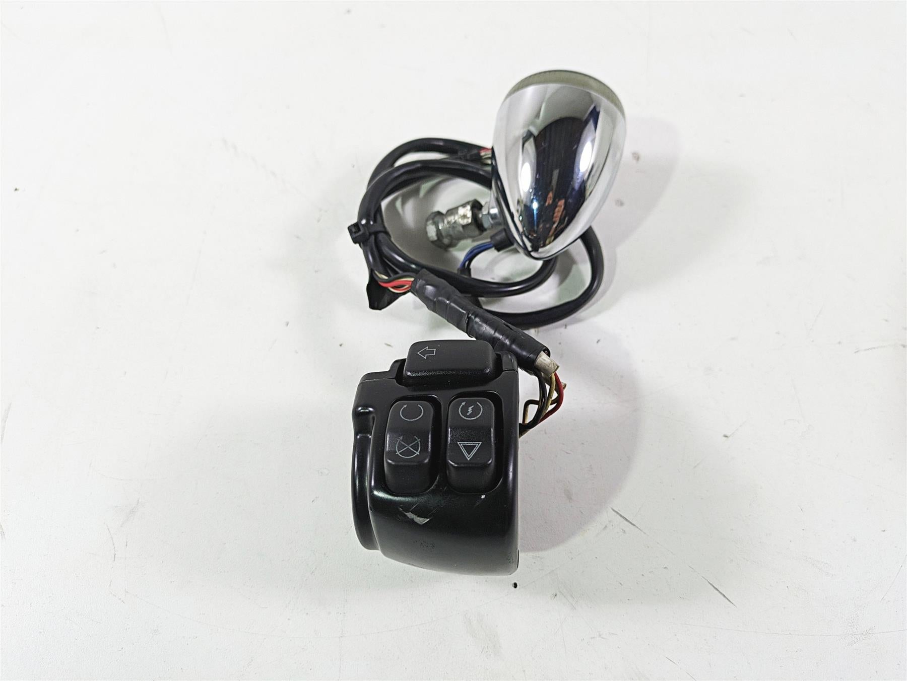 2017 Harley Dyna FXDB Street Bob Right Control Switch & Blinker -READ 71500360 {{ shop.shopifyCountryName }} - Mototech271