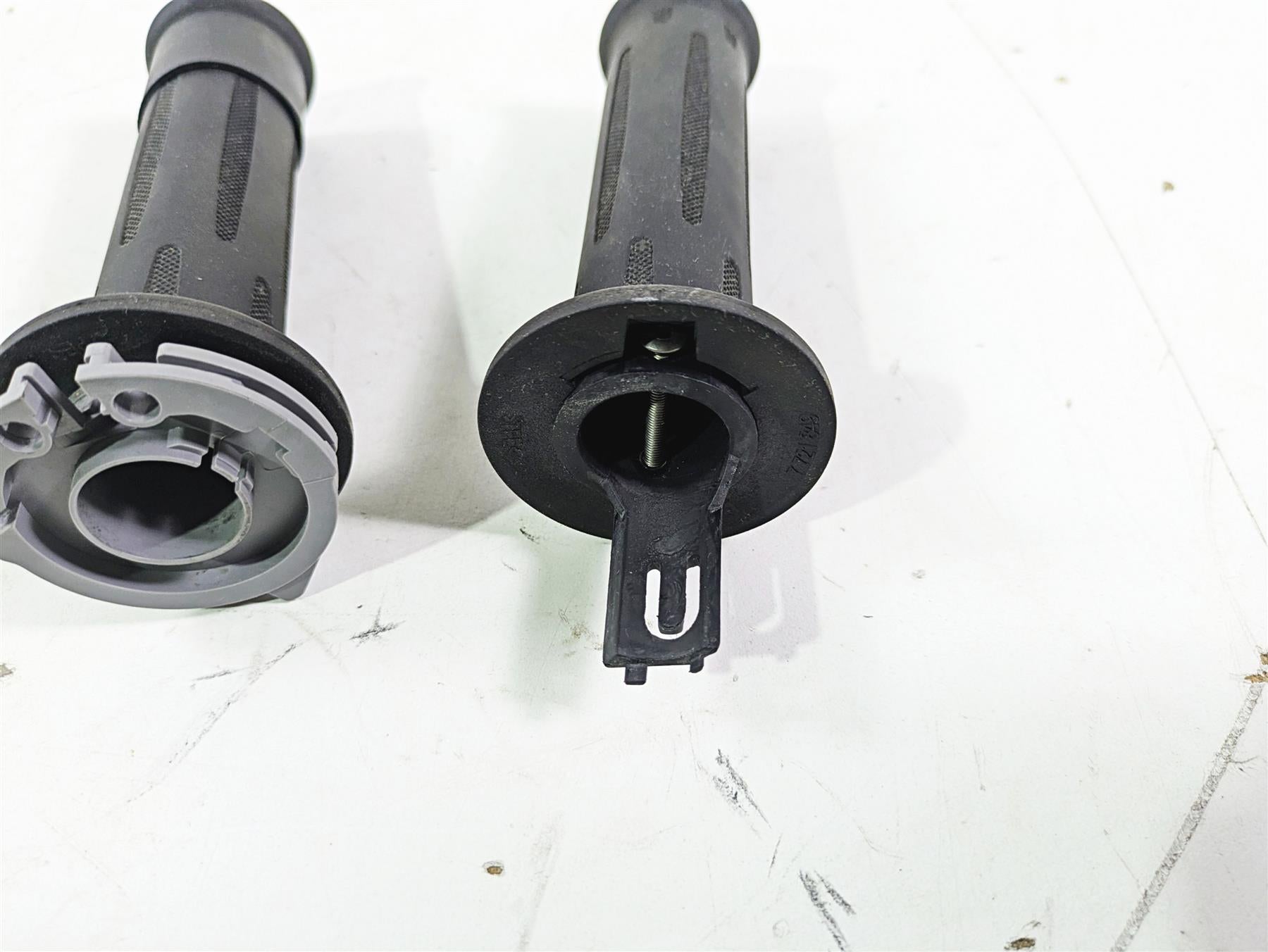 2015 BMW R nineT K21 Left Right Hand Grip Set 61317721849 61317714236 {{ shop.shopifyCountryName }} - Mototech271