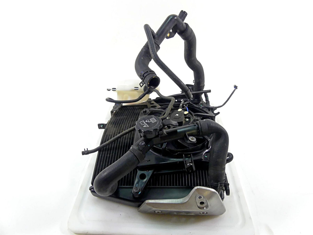 2022 Triumph Speed Triple 1200 RS Radiator Fan Reservoir Hoses Set T2100941 {{ shop.shopifyCountryName }} - Mototech271