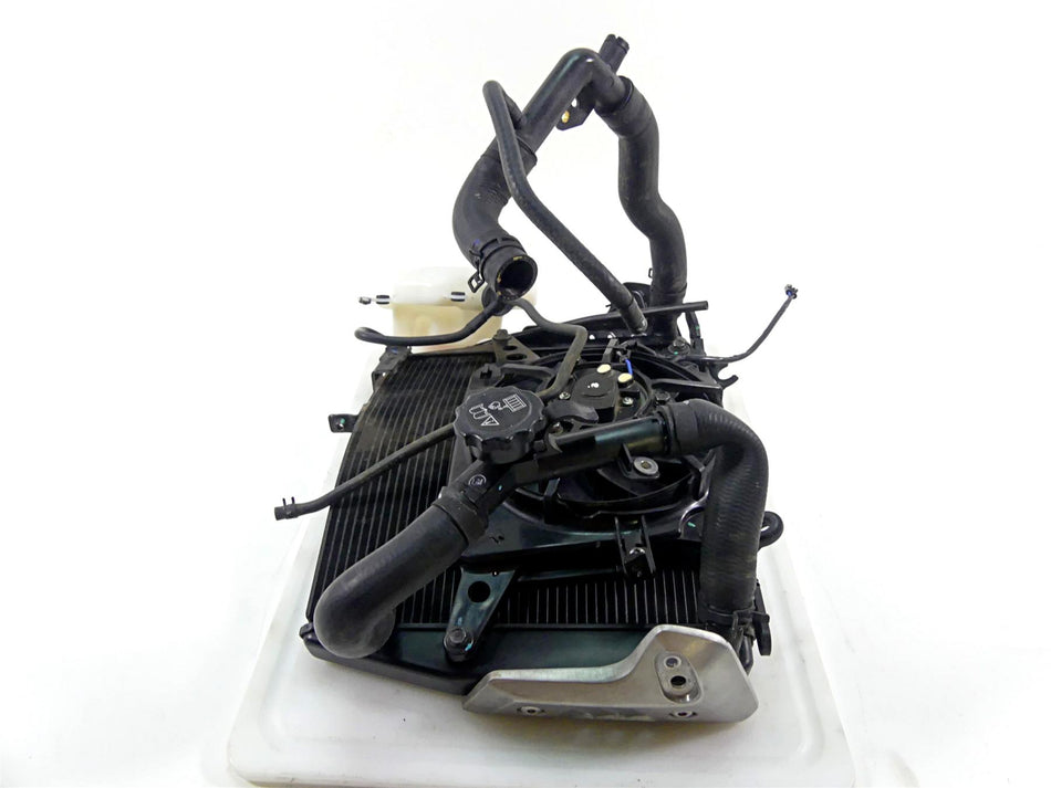 2022 Triumph Speed Triple 1200 RS Radiator Fan Reservoir Hoses Set T2100941 {{ shop.shopifyCountryName }} - Mototech271