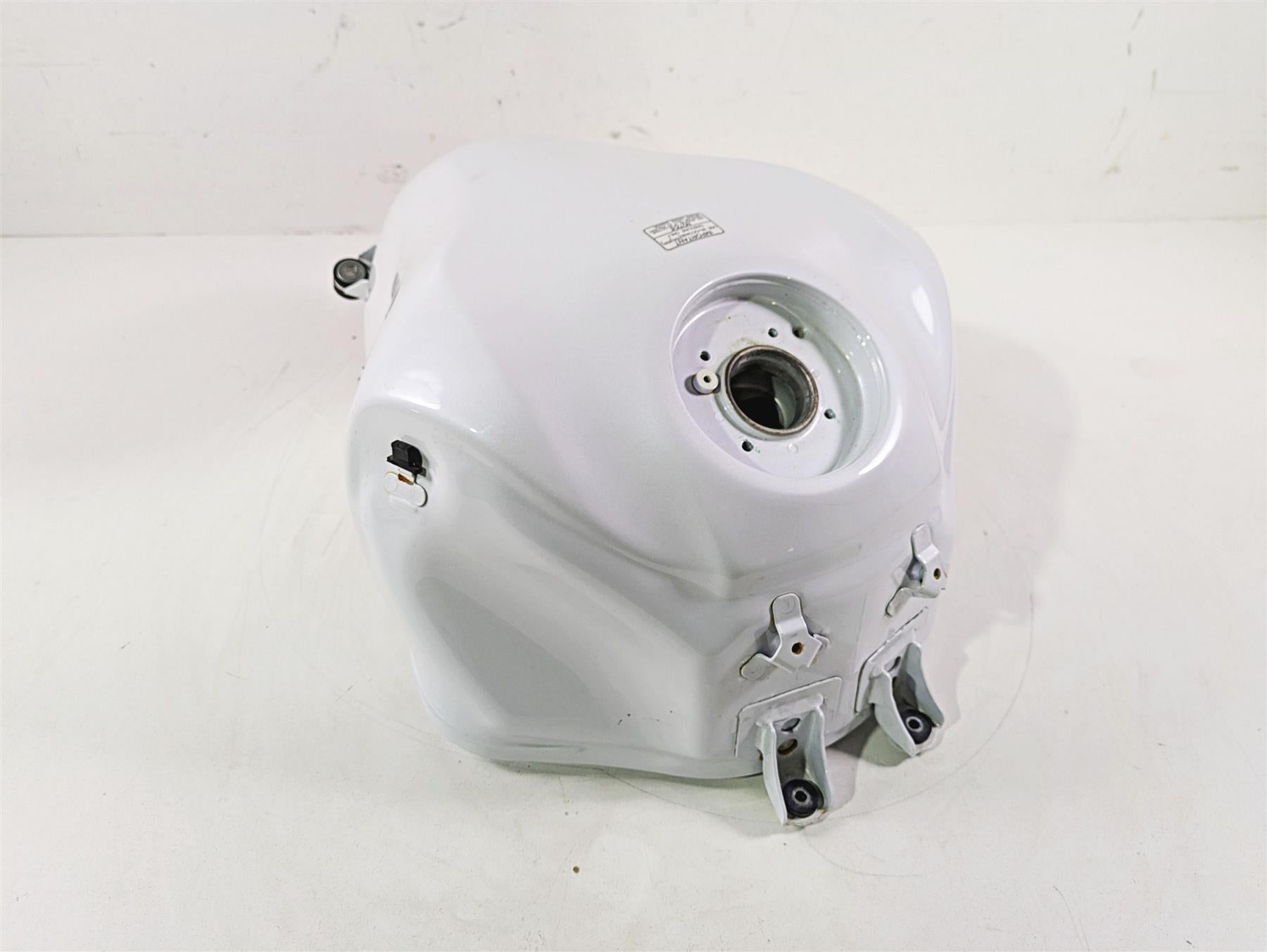 2021 Kawasaki Z900 ZR900 Fuel Gas Petrol Tank Reservoir - Dent Read 51001-0895 {{ shop.shopifyCountryName }} - Mototech271