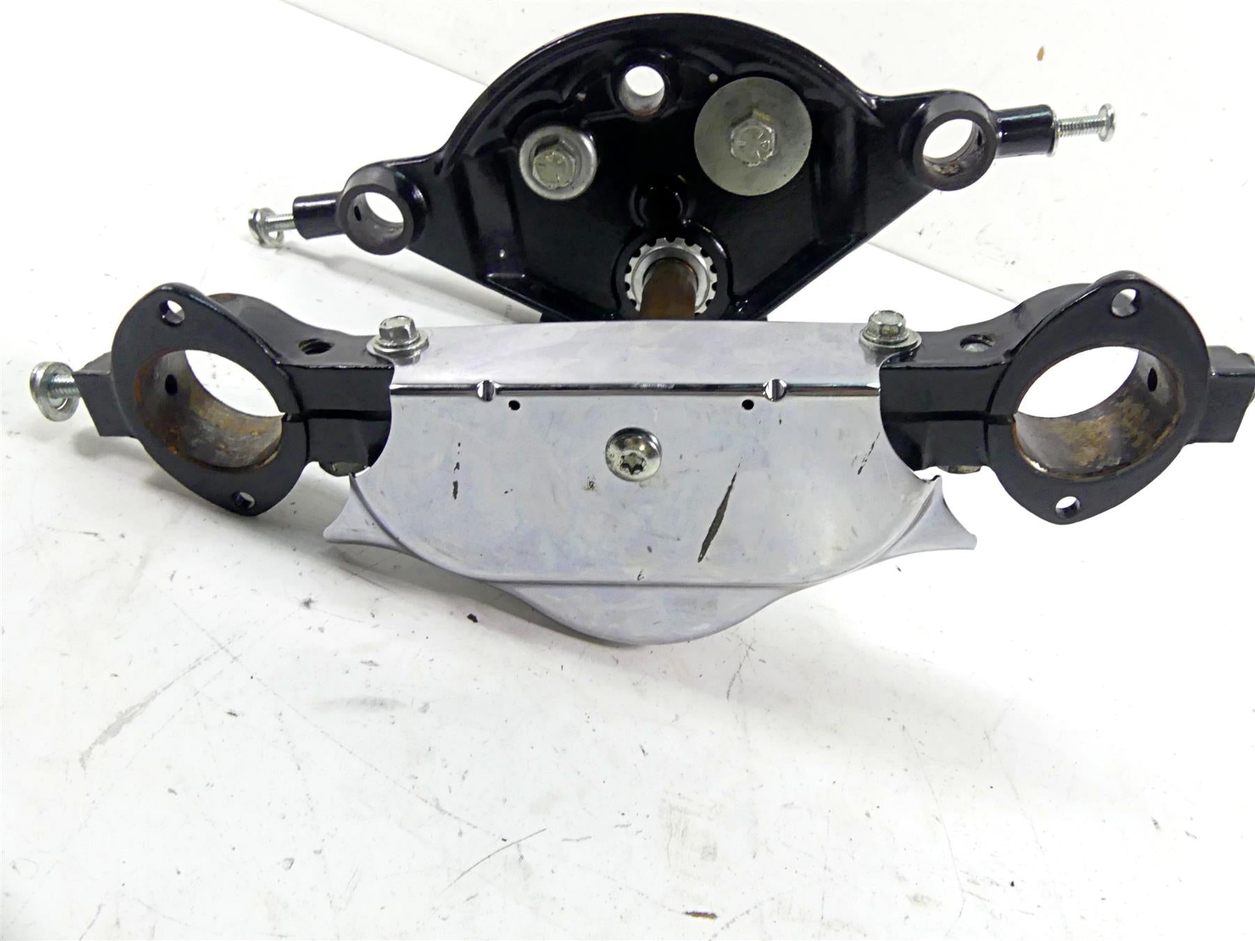 2006 Harley Touring FLHTCU SE E-Glide Upper & Lower Triple Tree Set 45446-87A {{ shop.shopifyCountryName }} - Mototech271