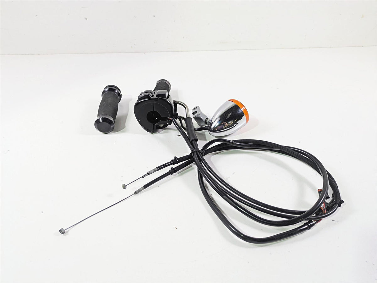 2014 Harley FXDF Dyna Fat Bob Right Hand Control Switch & Blinker 72944-12 {{ shop.shopifyCountryName }} - Mototech271