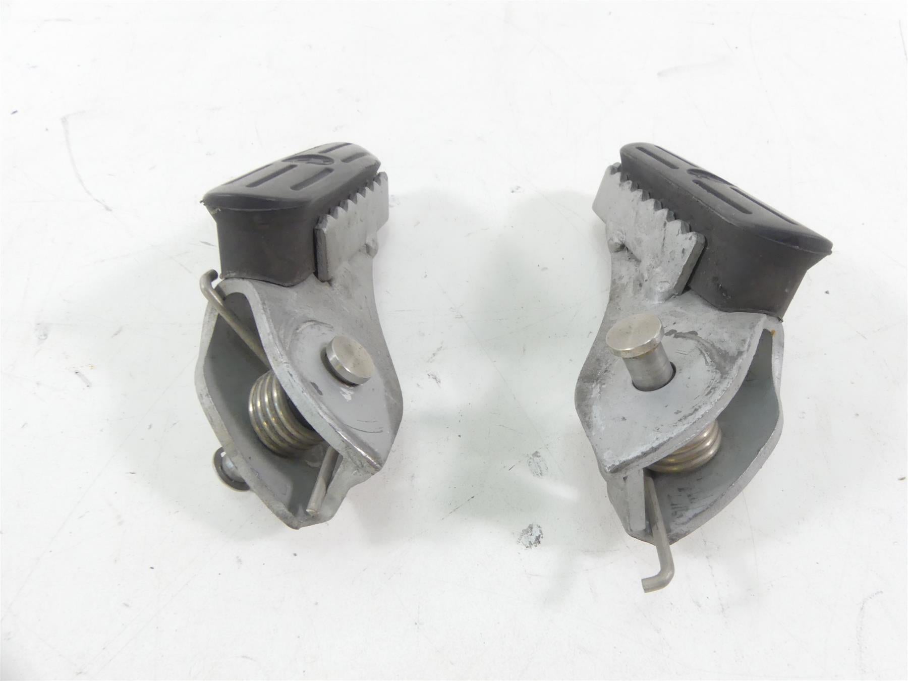 2009 BMW R1200GS K25 Front Rider Driver Footpeg Foot Peg Rest Set 46717694557 {{ shop.shopifyCountryName }} - Mototech271