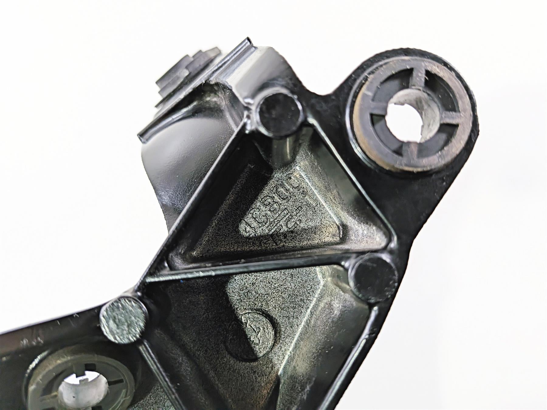 2008 Yamaha YZF R1 RN19 Front Stay Holder Carrier Subframe 4C8-28356-00-00 {{ shop.shopifyCountryName }} - Mototech271