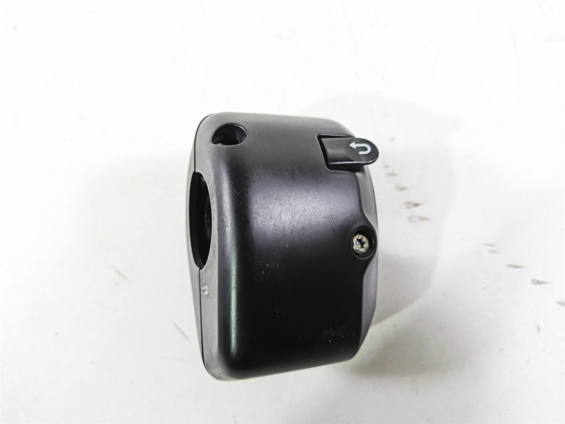 2018 Indian Chieftain Dark Horse Left Hand Control Switch 4016912 4018465 {{ shop.shopifyCountryName }} - Mototech271