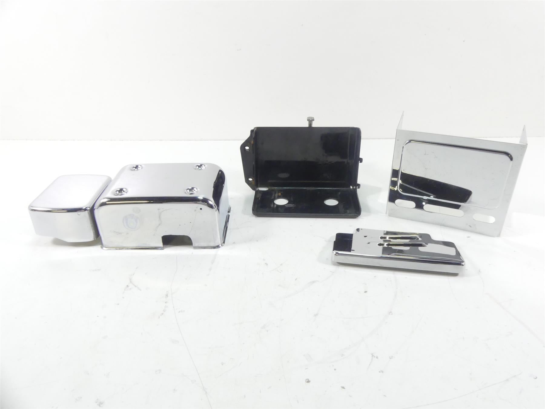 1995 Harley Dyna FXDL Low Rider Electrical Battery Chrome Cover Carrier 66347-91 {{ shop.shopifyCountryName }} - Mototech271