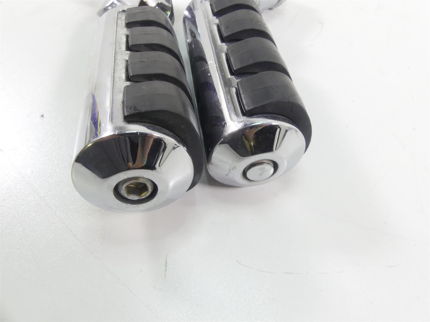 1995 Harley Touring FLHTCU Electra Glide Kuryakyn Highway Peg Set 8033 {{ shop.shopifyCountryName }} - Mototech271