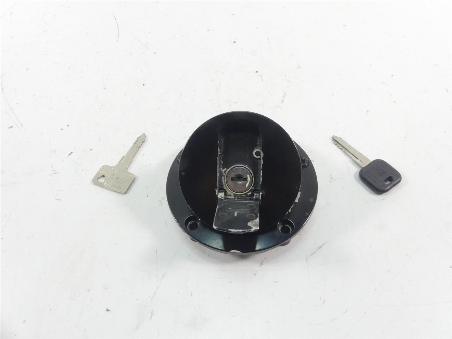 2007 Victory Vegas Jackpot Fuel Gas Petrol Tank Cap Lid & 2 Keys 4011080 4012376 | Mototech271