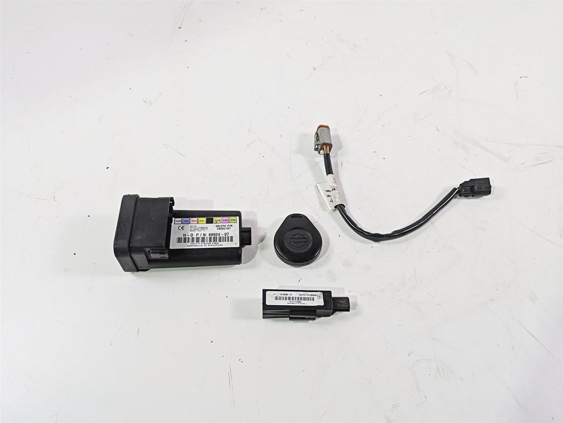 2007 Harley Touring FLHRSE CVO Road King Tssm Security Module + Fob 68924-07