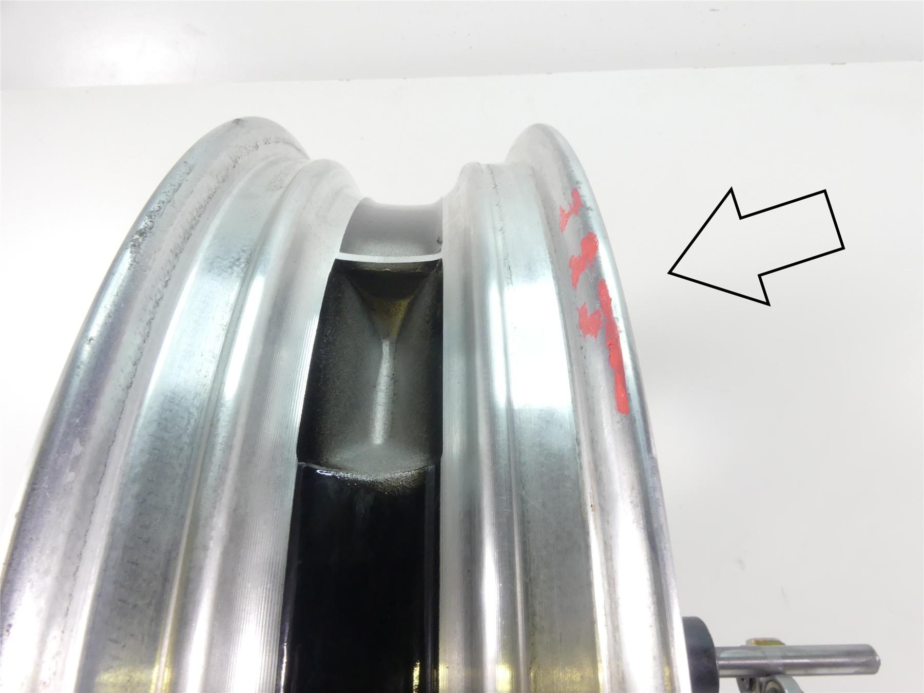 2012 Harley Touring FLHX Street Glide Front 18x3.5 Wheel Rim -Read 47871-10 {{ shop.shopifyCountryName }} - Mototech271