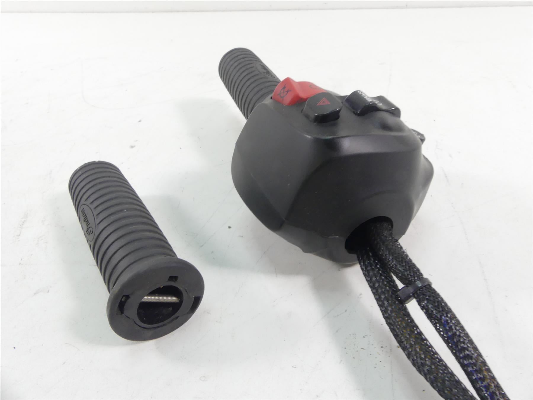 2016 Indian Chief Dark Horse Right Cruise Throttle Control Switch - Read 2413027 {{ shop.shopifyCountryName }} - Mototech271