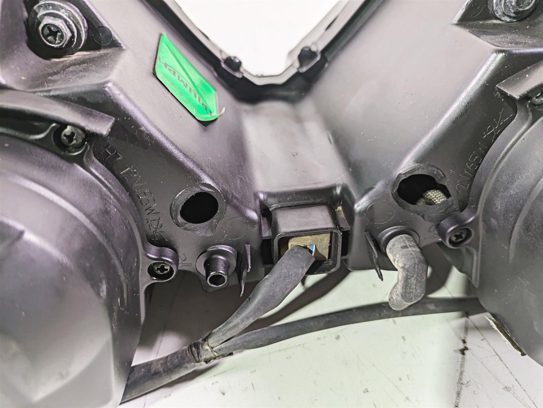 2012 Triumph Daytona 675 Headlight Head Light Lamp Lens - For Parts T2707703 {{ shop.shopifyCountryName }} - Mototech271