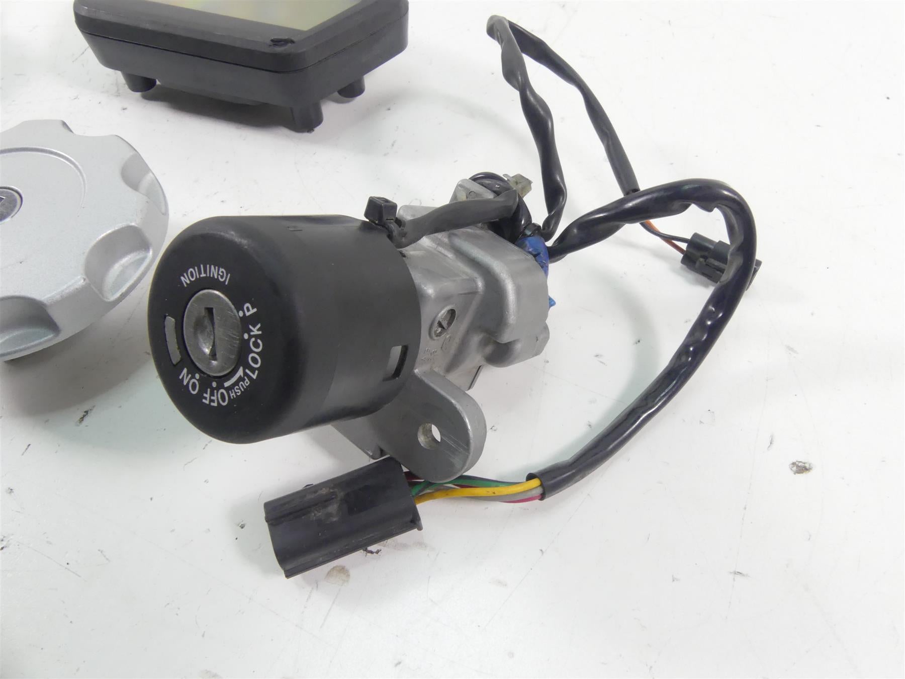 2018 Ducati Hypermotard 939 SP Speedometer Ignition Switch Key Set 12K 40611222C {{ shop.shopifyCountryName }} - Mototech271